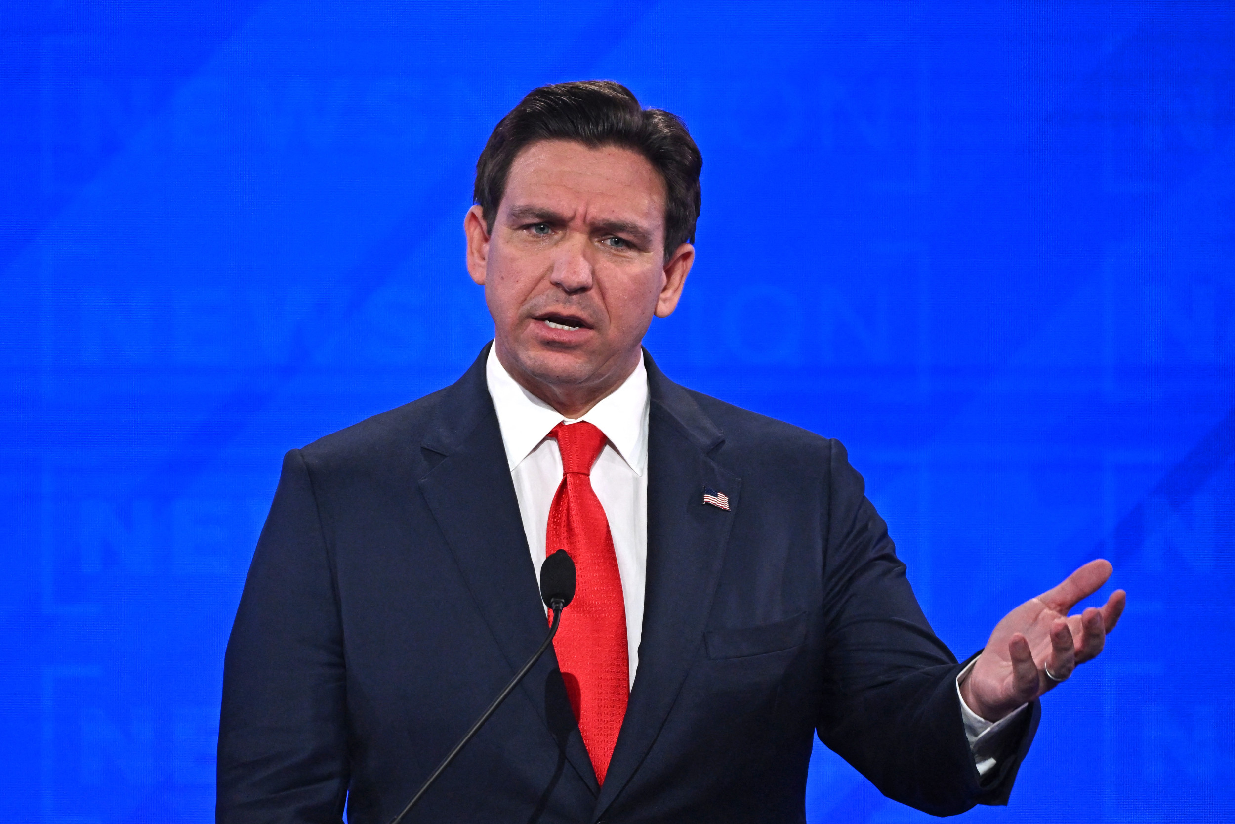 Ron DeSantis brutally heckled during Iowa campaign event