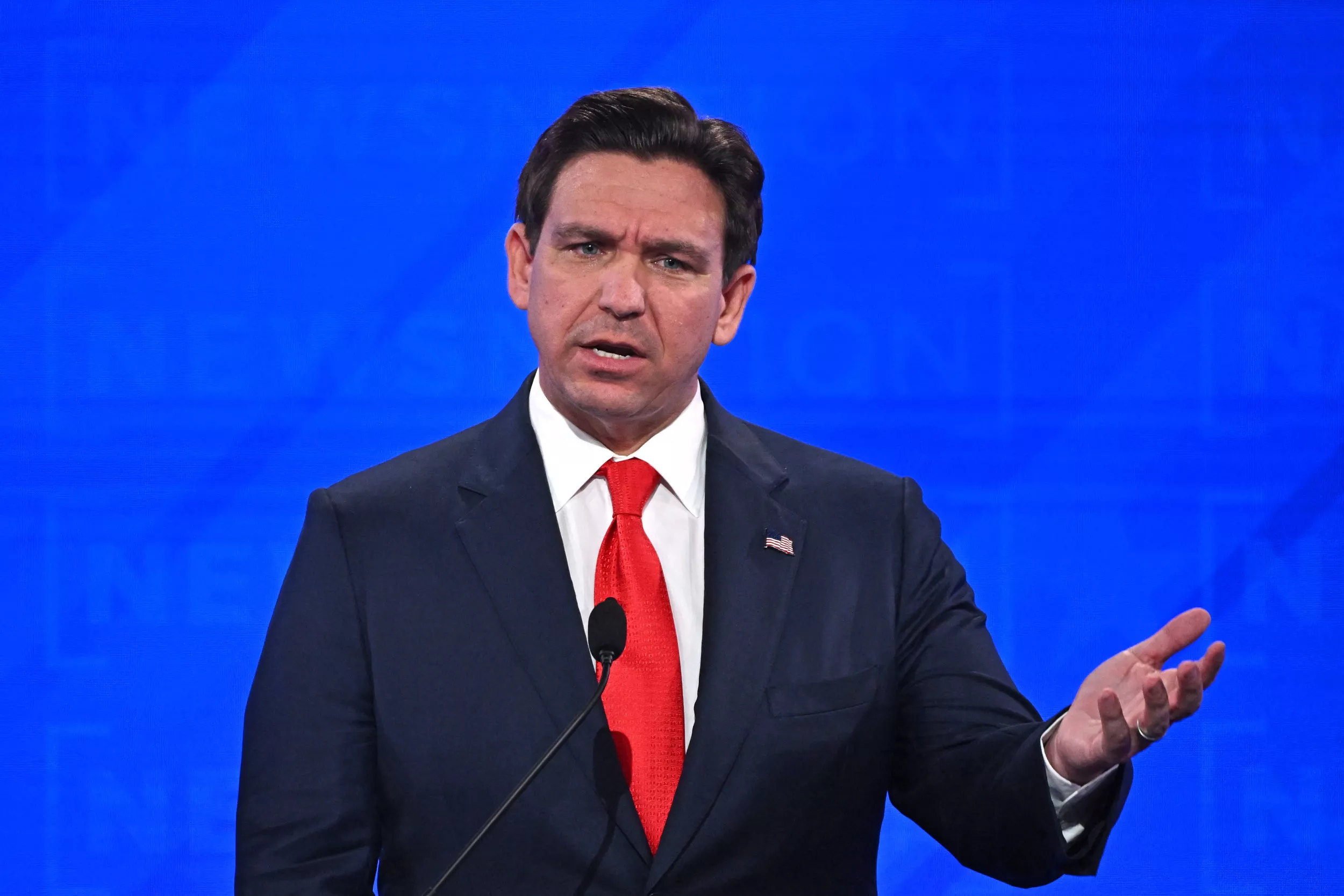 Ron DeSantis Brutally Heckled During Iowa Campaign Event - Vimarsana News