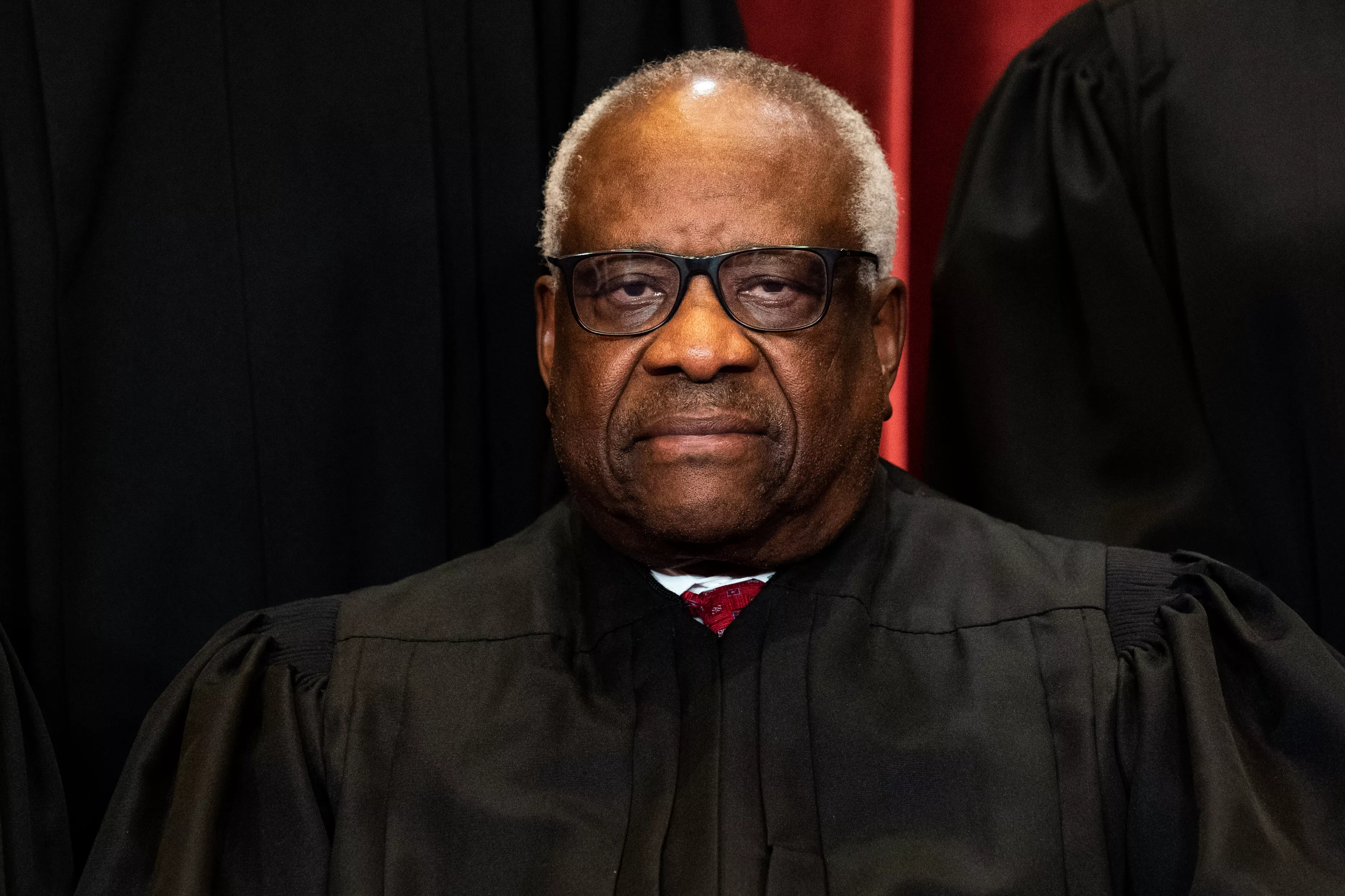 Clarence Thomas Faces Backlash for Complaining About Supreme Court Pay - Vimarsana News