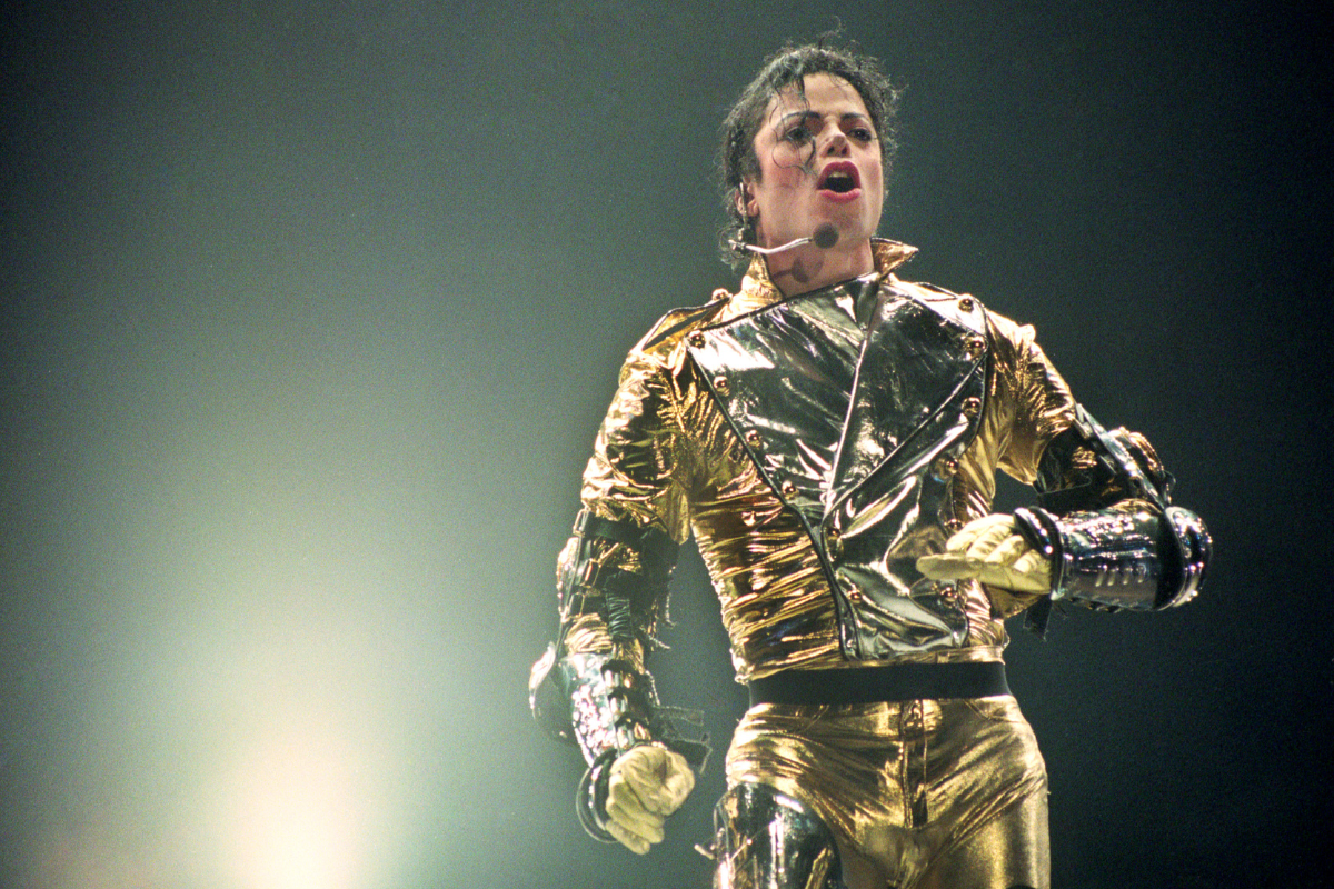 Michael Jackson performs onstage, HIStory tour, 1997