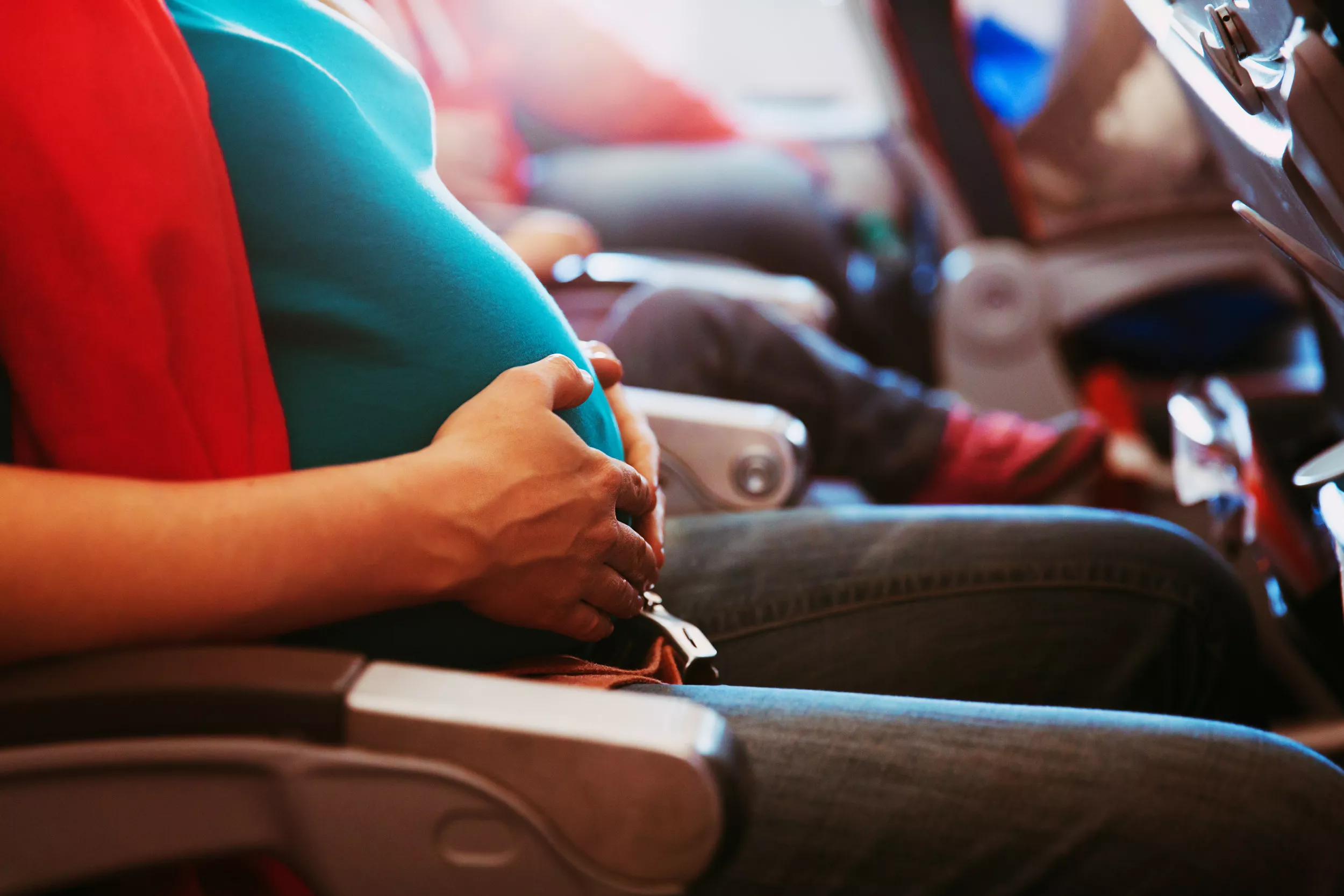 Man Refusing to Swap Seats With Pregnant Woman on Plane Praised - Vimarsana News