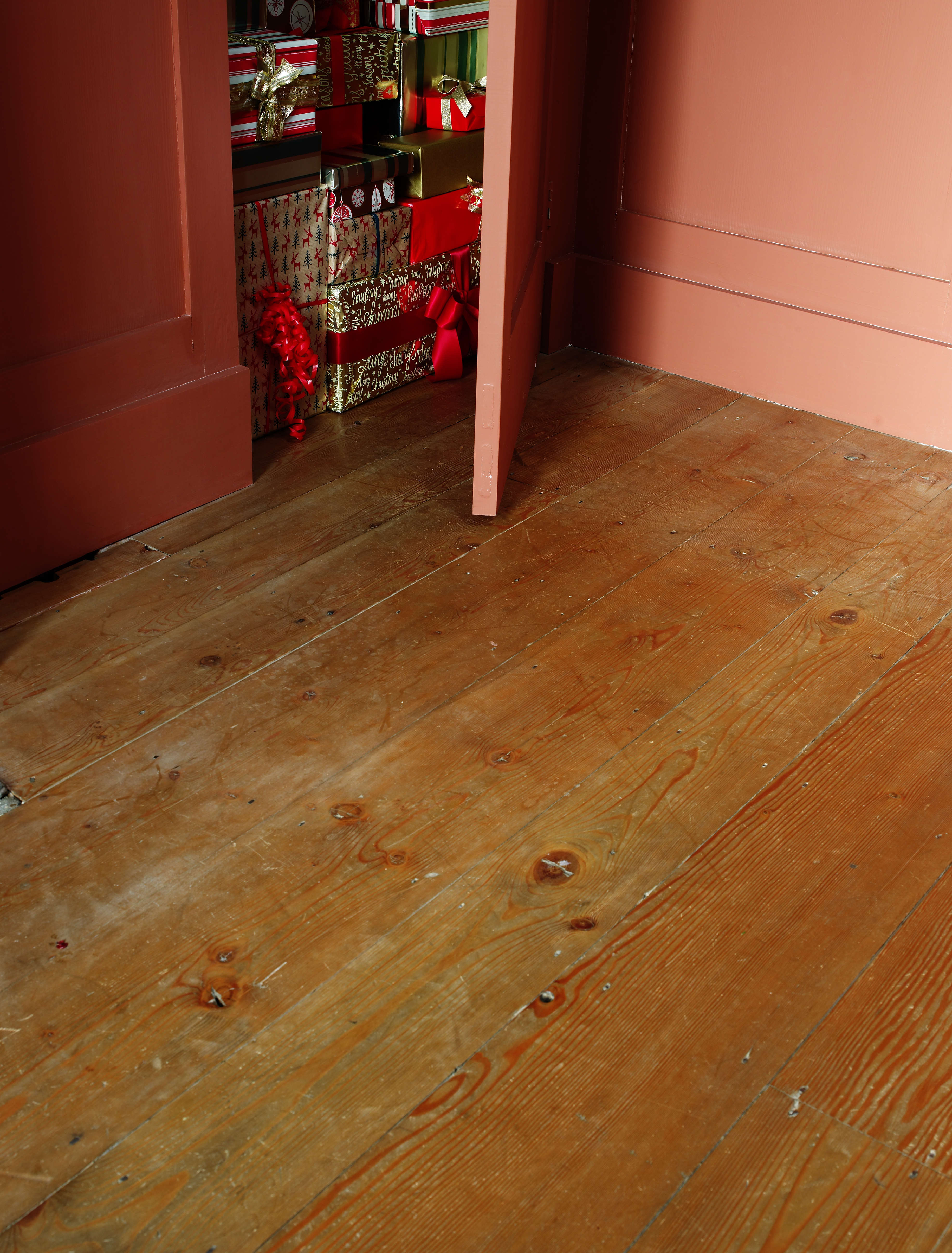 Parent Urged To Lock Up Christmas Presents After Previous Disaster Parent Urged To Lock Up Christmas Presents After Previous Disaster