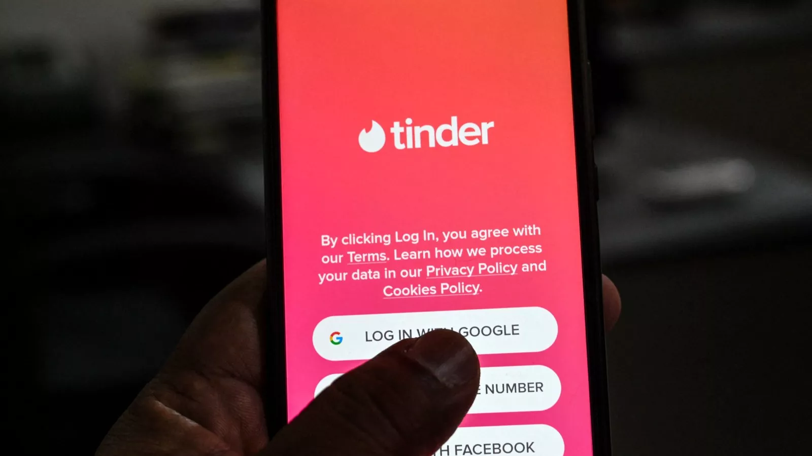 Tinder's $500 Dating Plan Brutally Mocked With Flood of Memes, Jokes