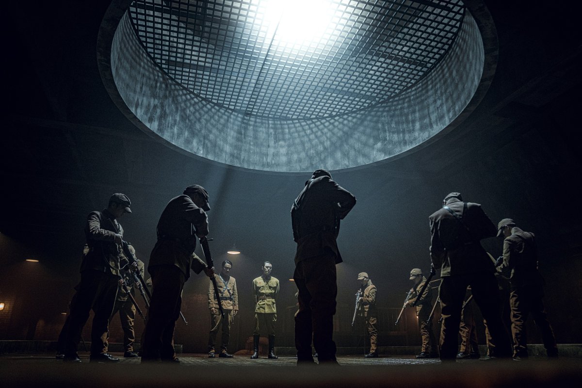 Composed from 'Gyeongseong Creature' on Netflix.