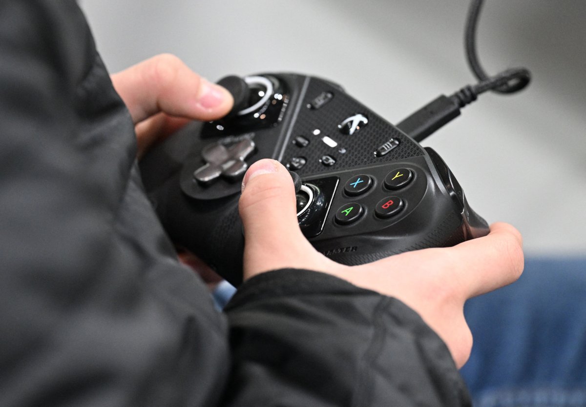 A visitor play a on-line sport