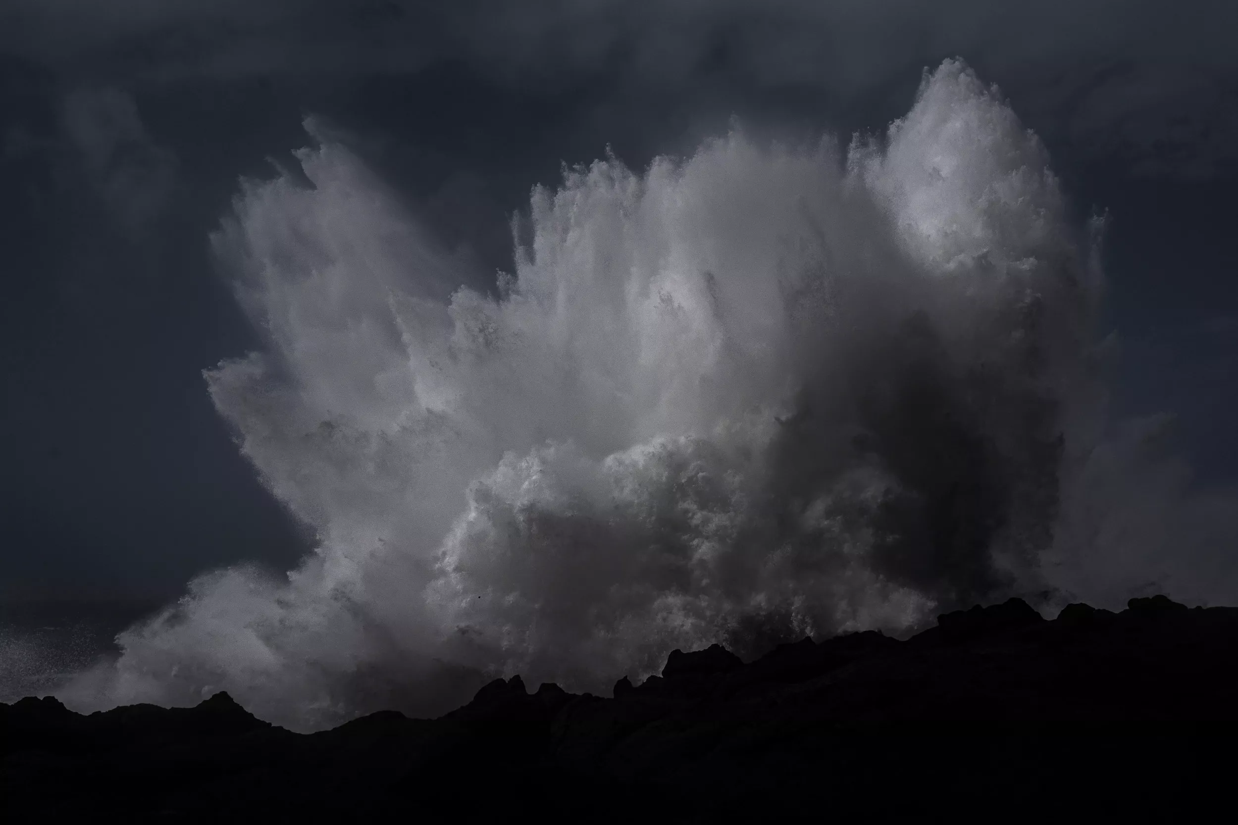 Wind Storm Sparks Warning for People to Stay Away From Windows - Vimarsana News