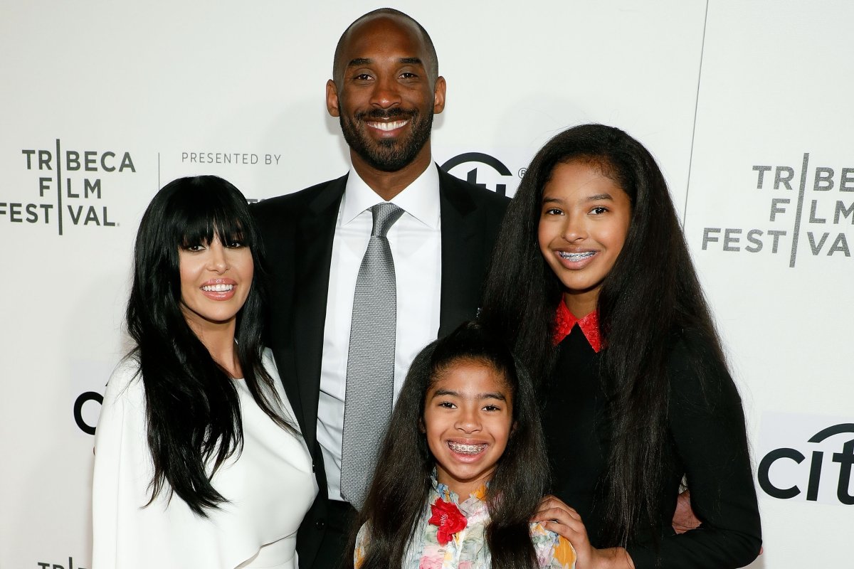 Kobe and Vanessa Bryant with daughters
