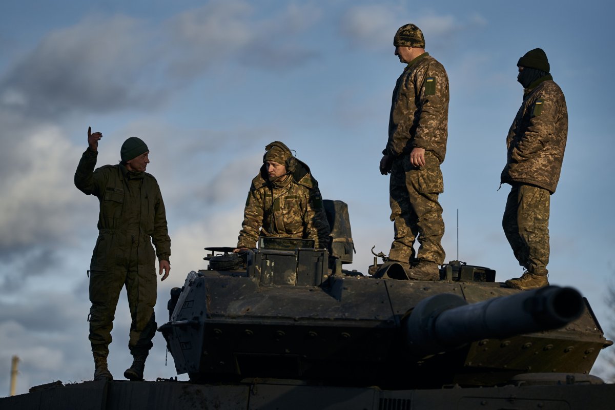 Ukraine soldiers on tank in Kreminna Forest
