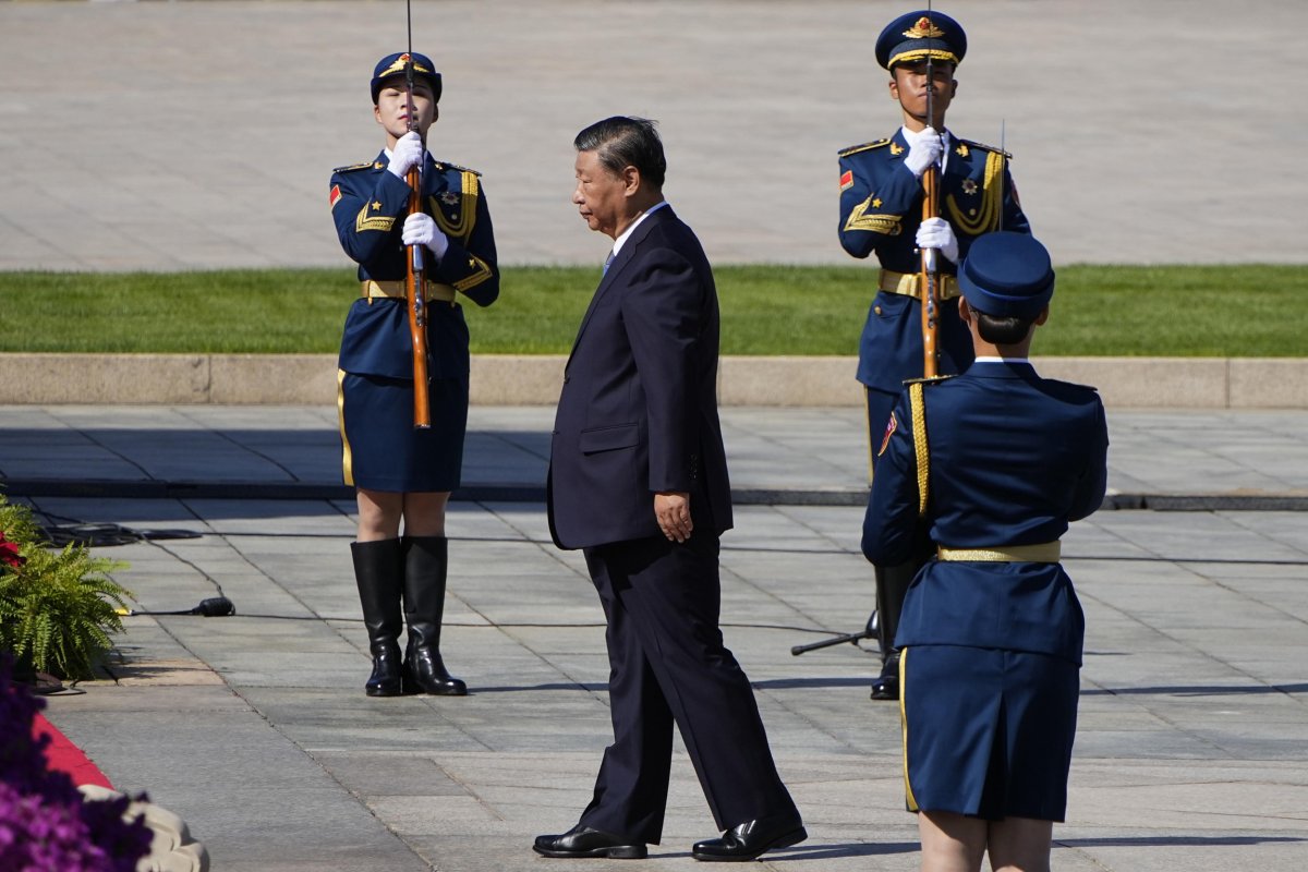 President Xi attends Martyr's Day ceremony in Beijing