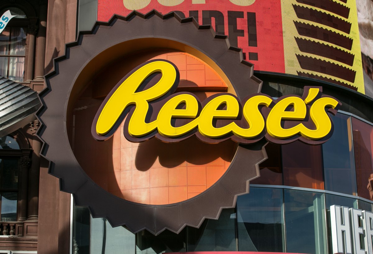 Hershey Reese's sign
