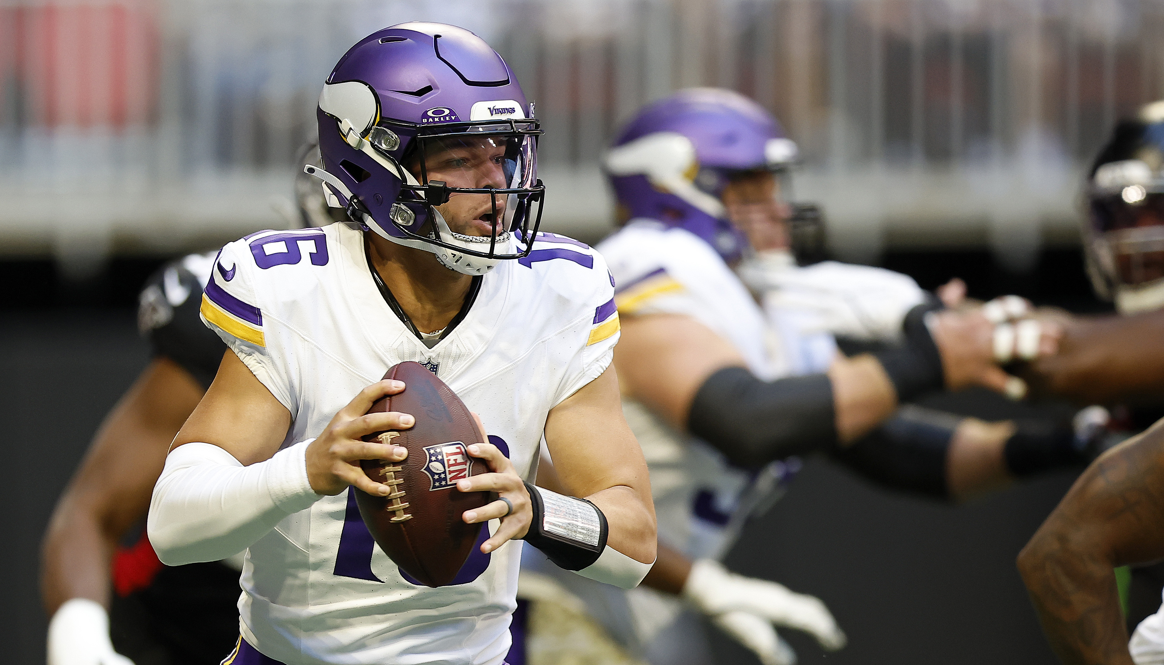Vikings still struggling to stop the quarterback carousel from spinning  with Cousins out