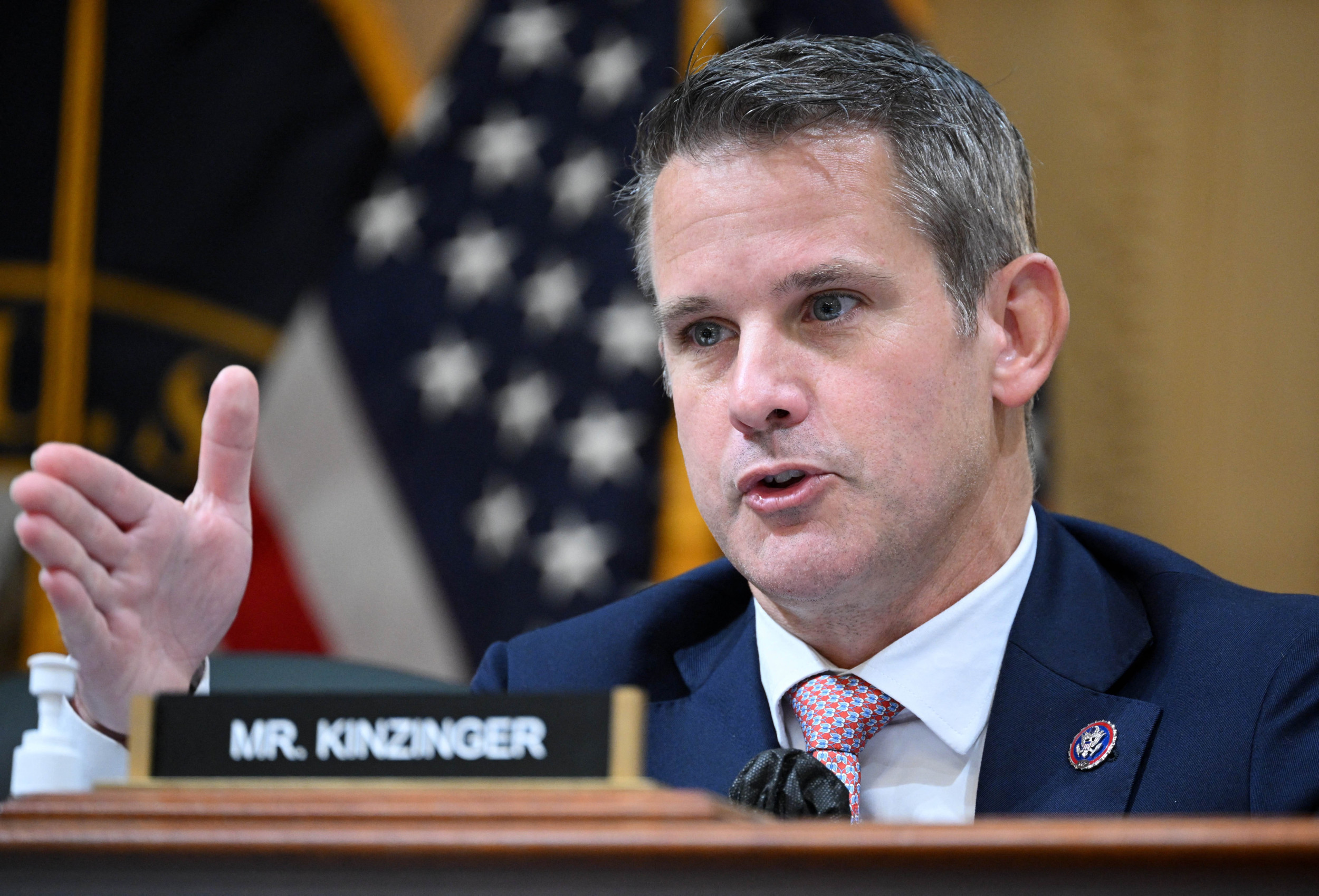 Adam Kinzinger gibt brutale Neujahrsvorhersage über Donald Trump ab