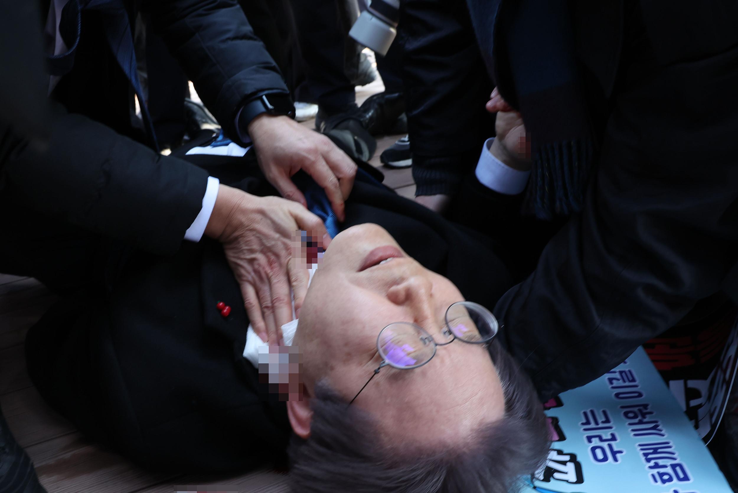 Politician Stabbed in Neck at Public Event&mdash;Images