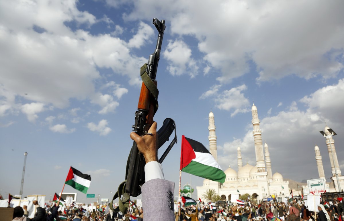 Pro-Palestine Yemeni Protesters Brandish Rifles