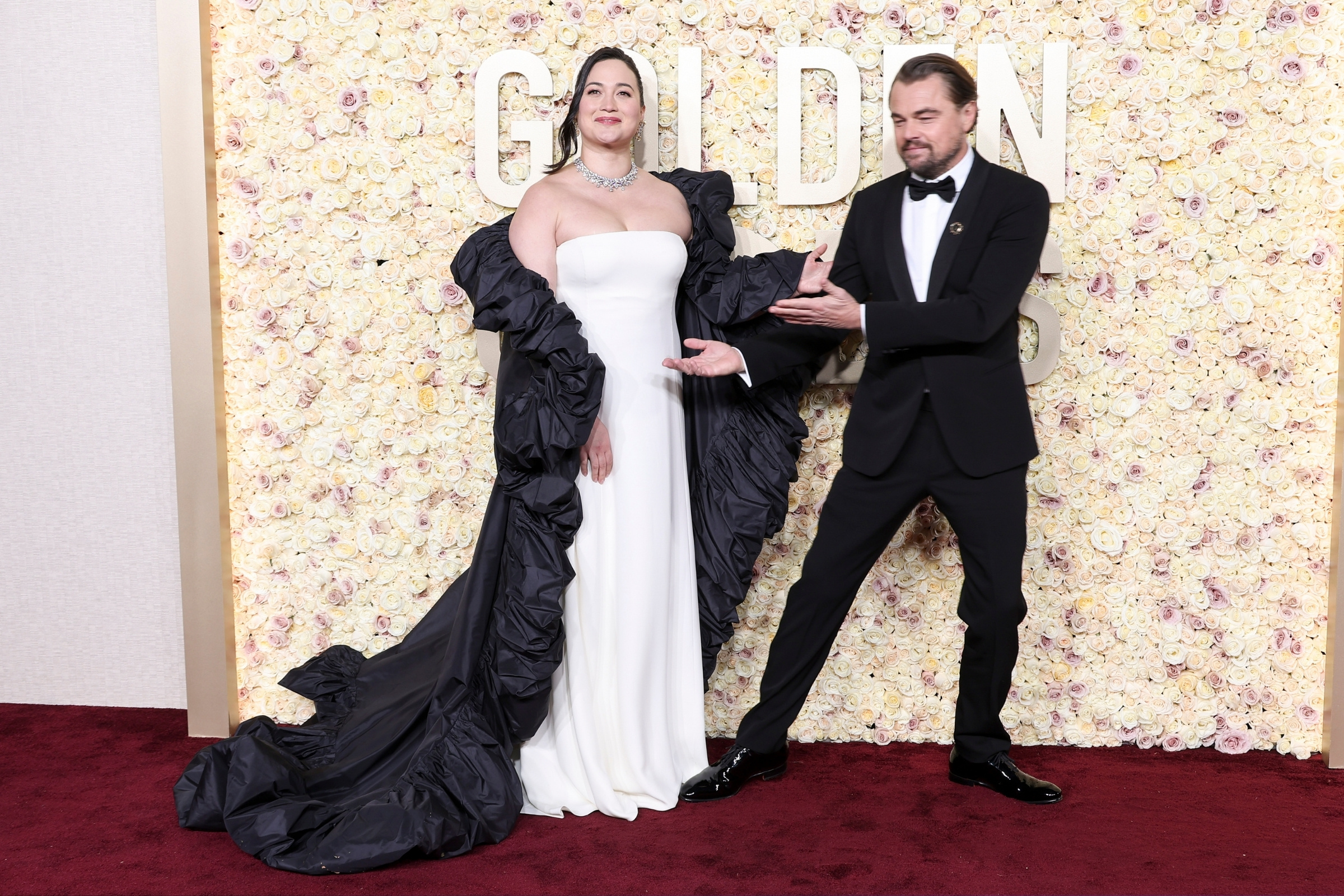 Leonardo DiCaprio S Sweet Awards Season Gesture Goes Viral Newsweek   Lily Gladstone Leonardo Dicaprio 