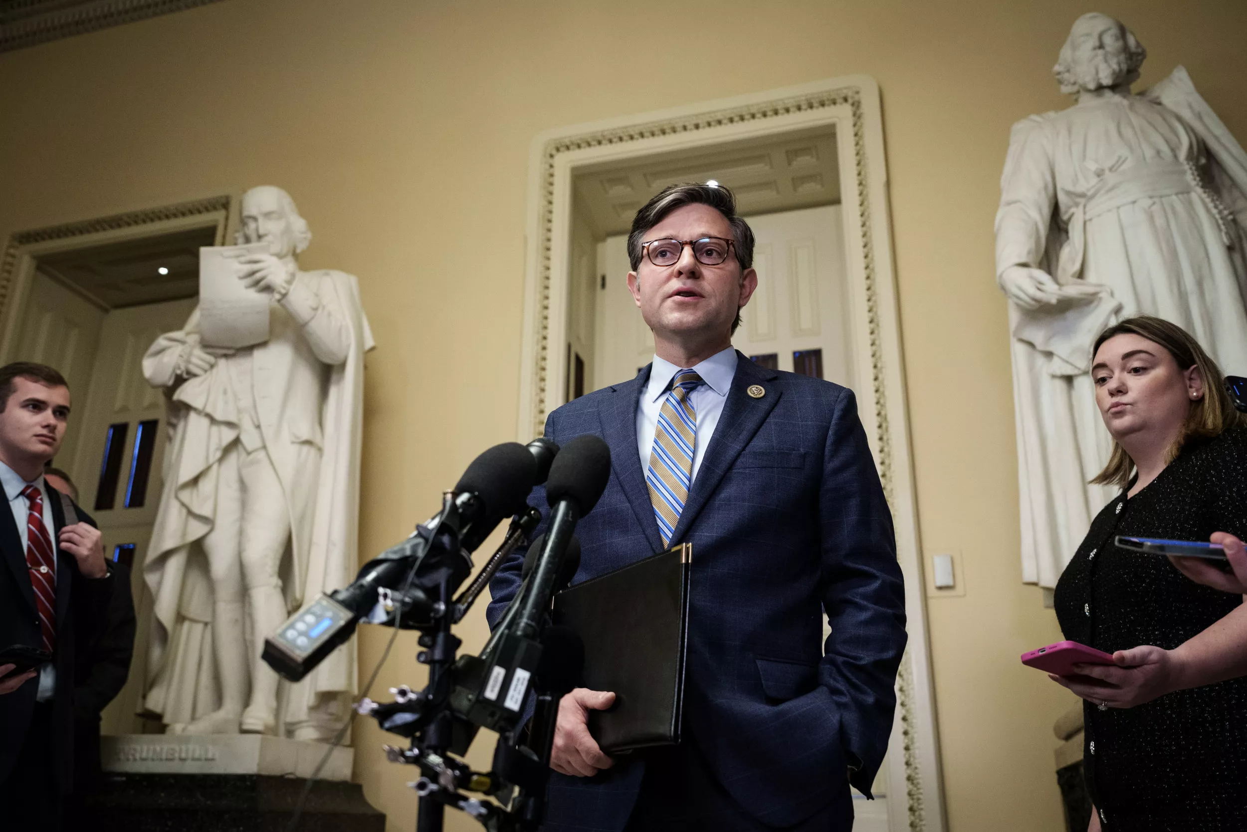 Full List of Republicans To Speak Out Against Mike Johnson's Spending Deal - Vimarsana News