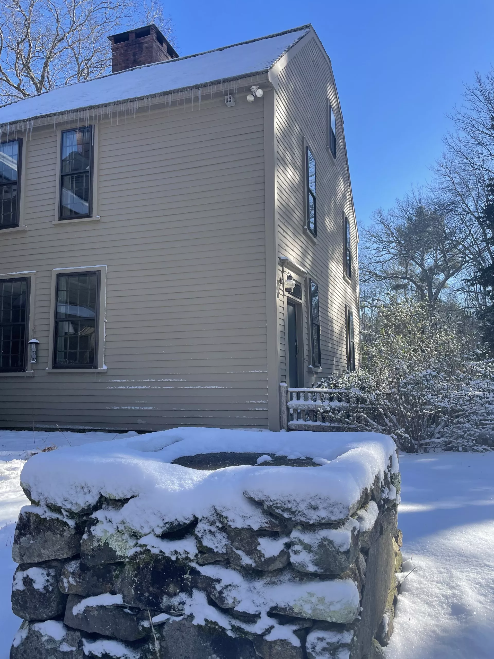 Thriller Writer Shares 'Disturbing' Real Story About Her 300-Year-Old Home - Vimarsana News
