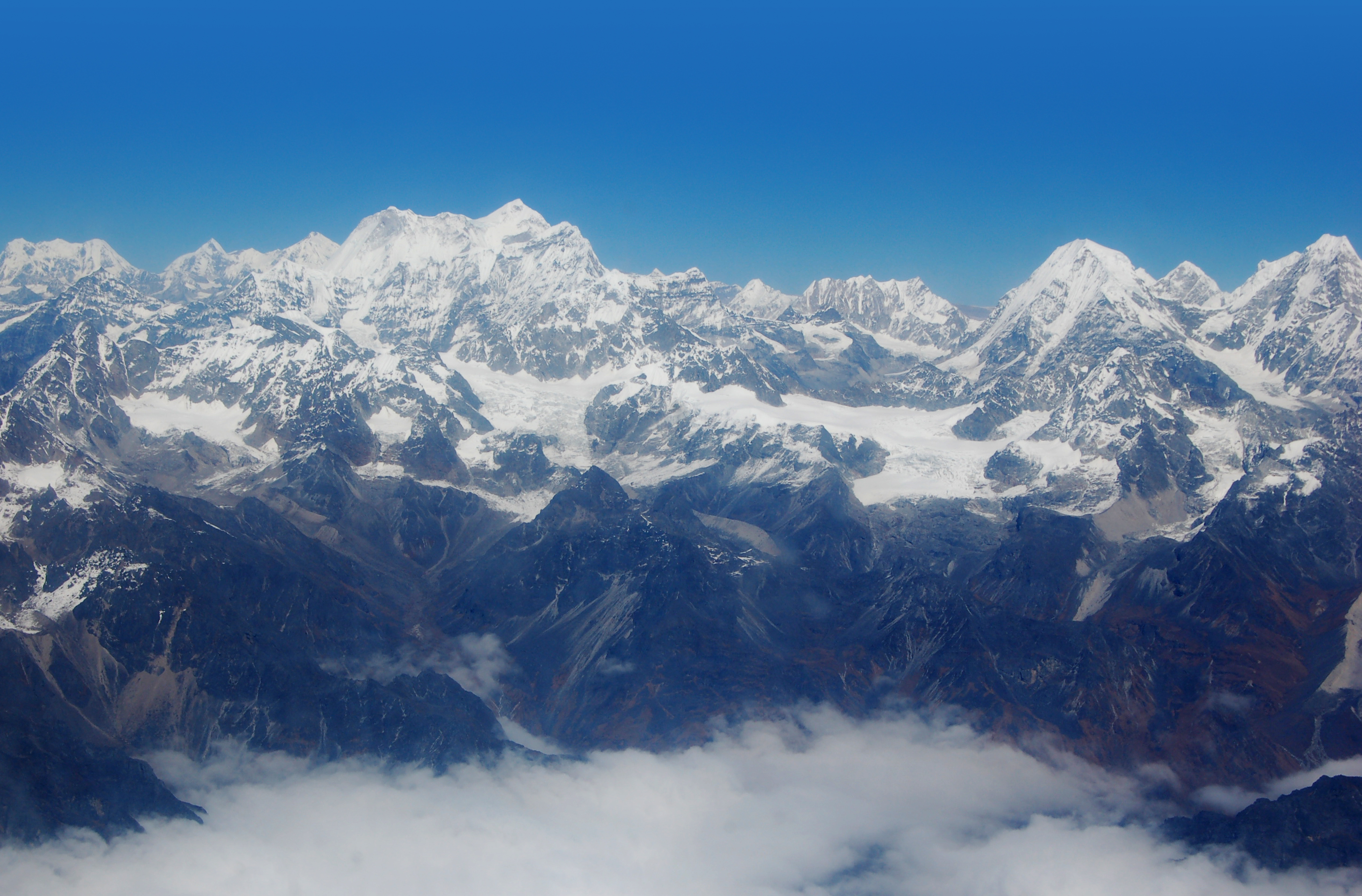 View From Plane 'Casually' Passing World's Highest Mountain Wows Internet