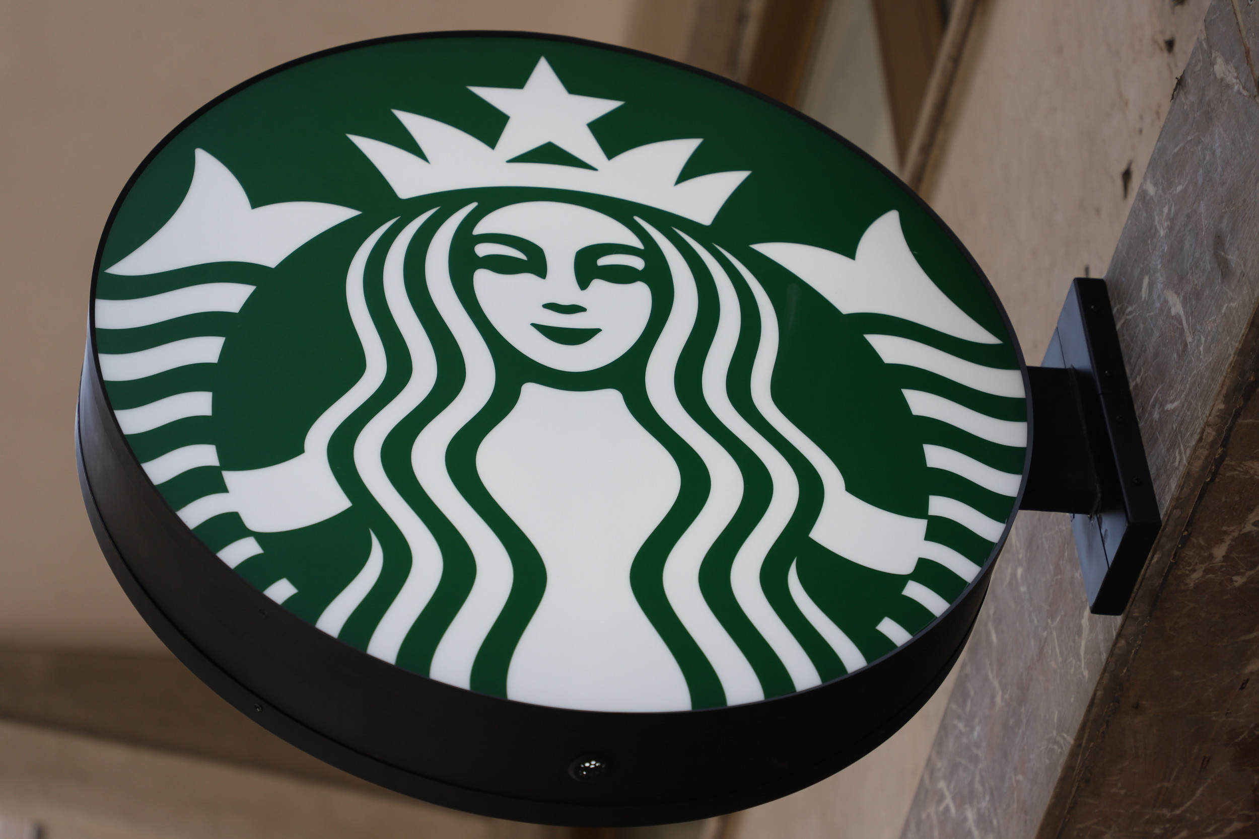 Fact Check: Has Starbucks CEO Apologized Over Israel Support? thumbnail