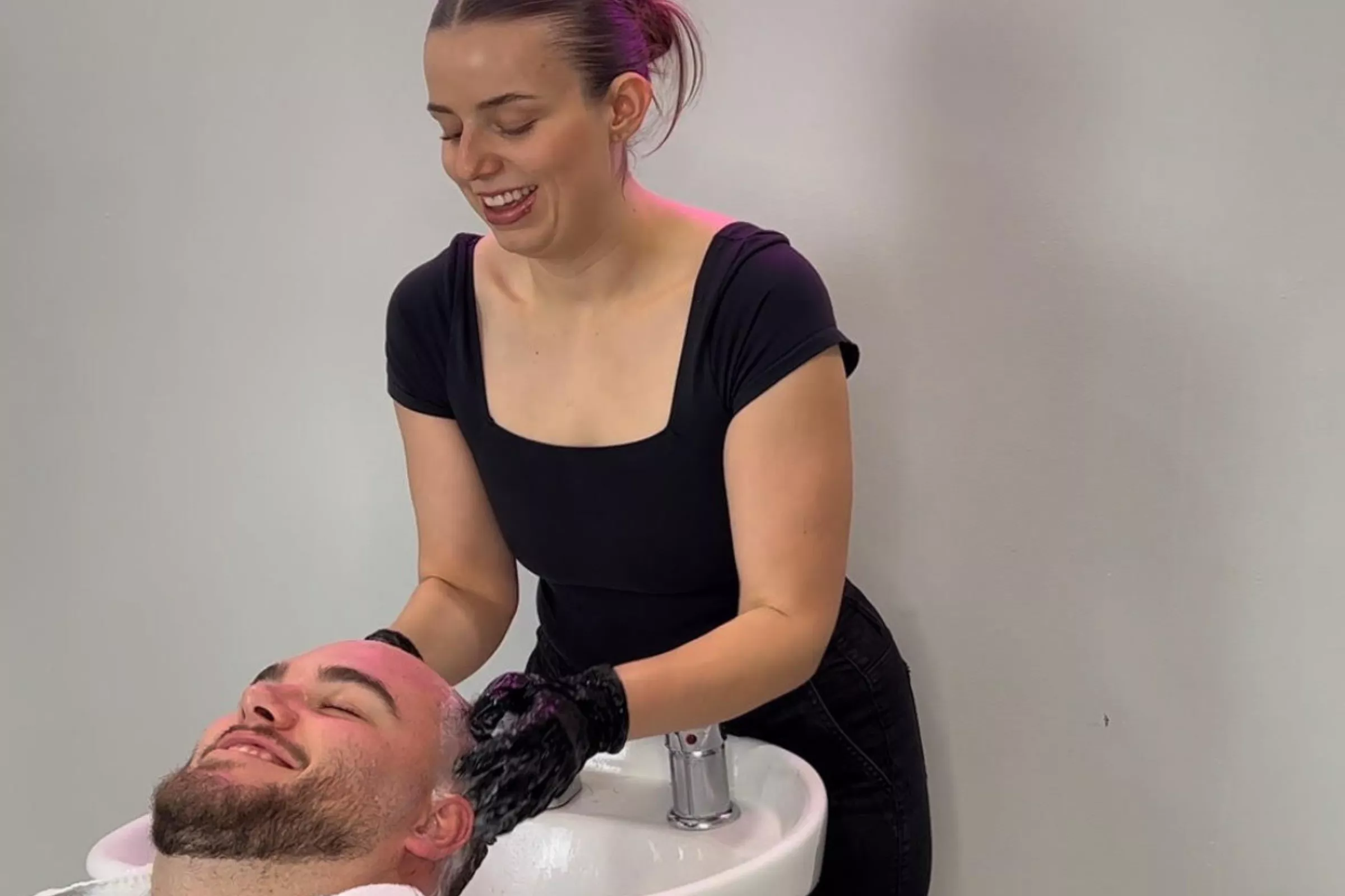 Toupee Expert Explains How She's Tackling the 'Shame' Her Bald Clients Feel - Vimarsana News