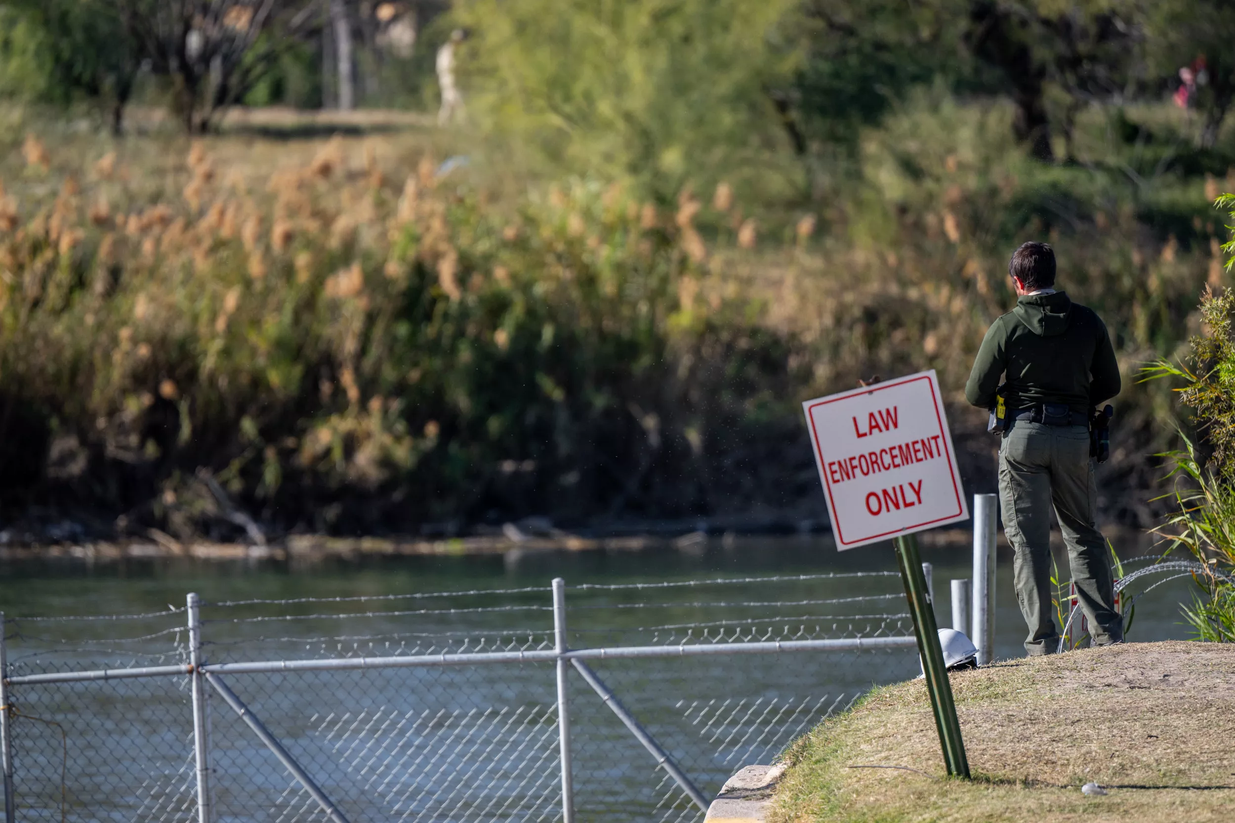 Border Patrol Union Head Praises Greg Abbott After Military Blocks Agents - Vimarsana News