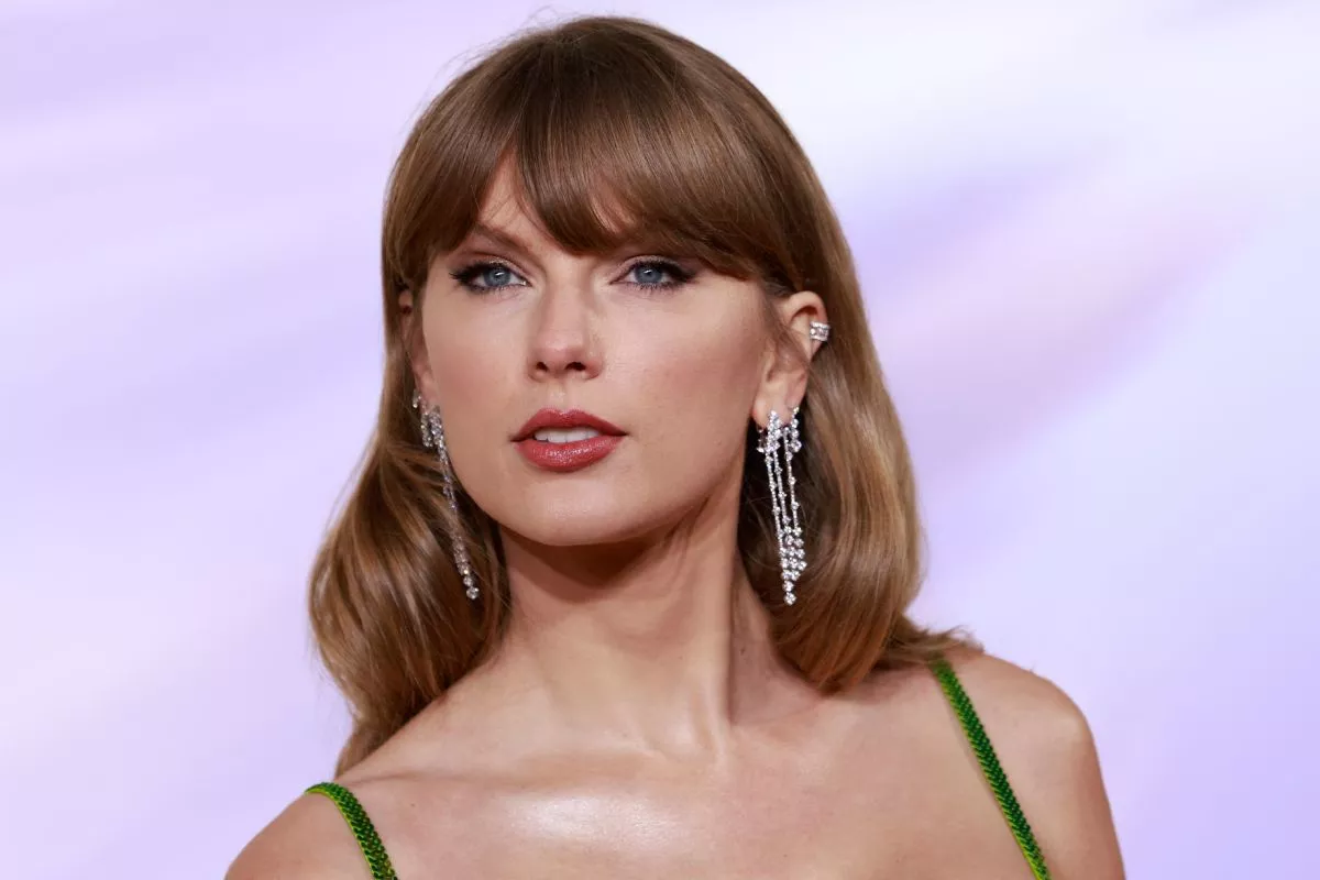 Taylor Swift Photo Becomes Instant Meme - Vimarsana News
