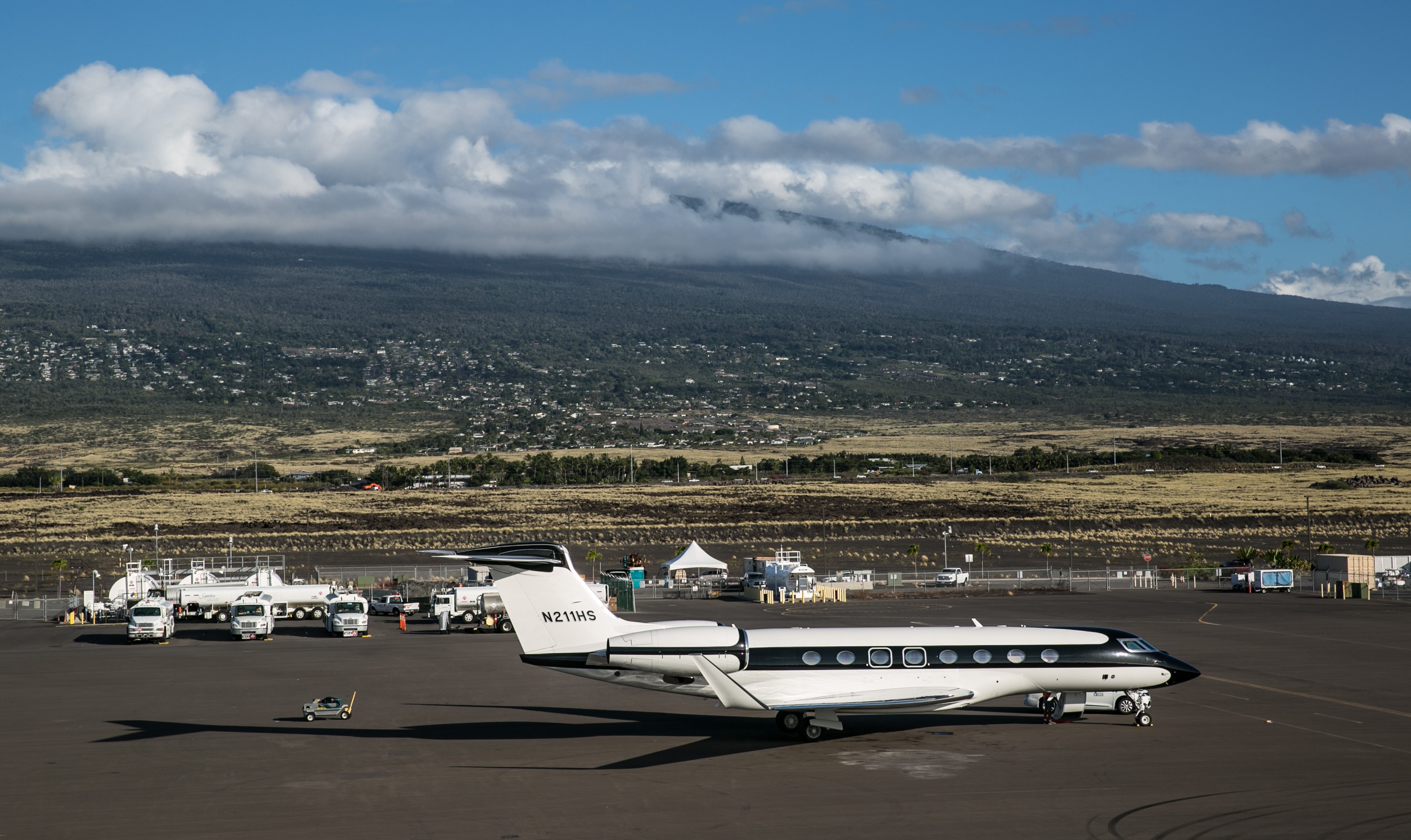 Hundreds Stranded As Cracks In Runway Ground Flights in Hawaii