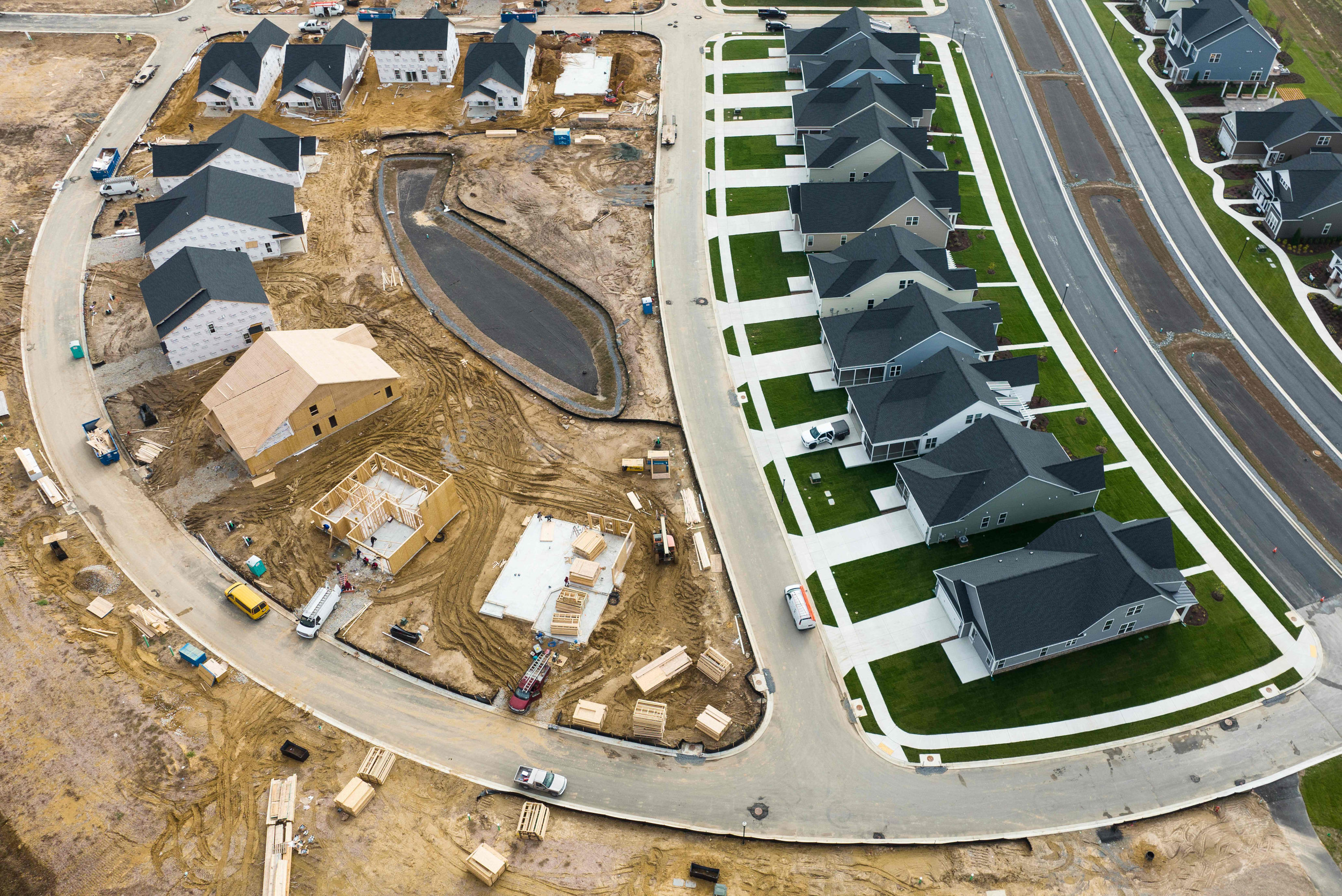 Americans Race to Refinance Mortgages as Rates Fall