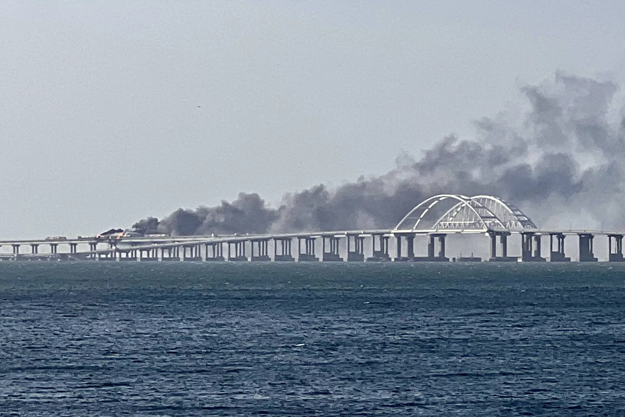 Russia Uses Smoke Screens to Cover Crimea From Ukraine's Attacks - Vimarsana News