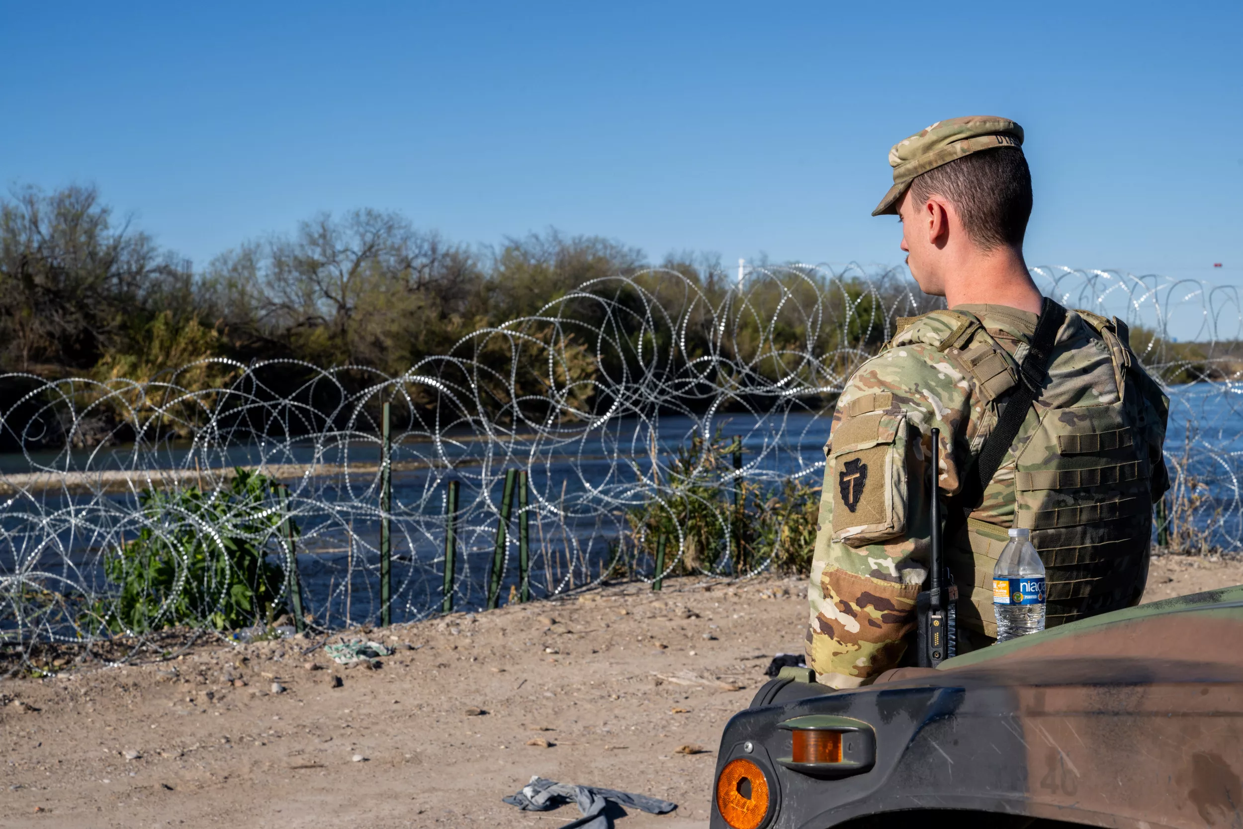 Greg Abbott Defies Joe Biden as Texas Begins Arresting Migrants - Vimarsana News