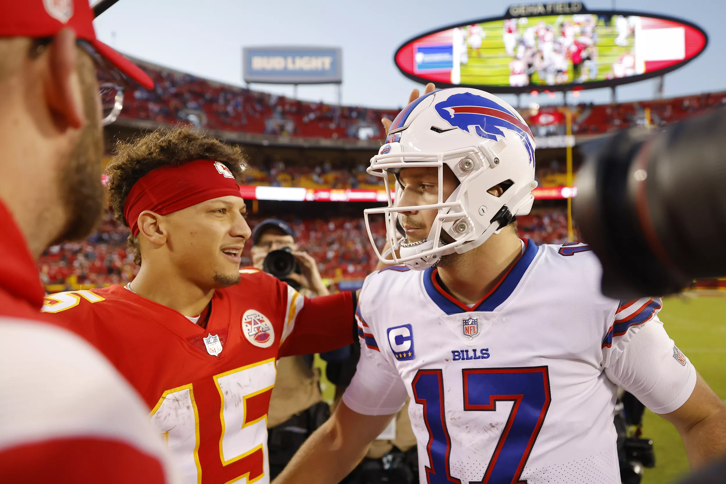 Patrick Mahomes vs. Josh Allen: Breaking Down Chiefs-Bills QB Rivalry - Vimarsana News