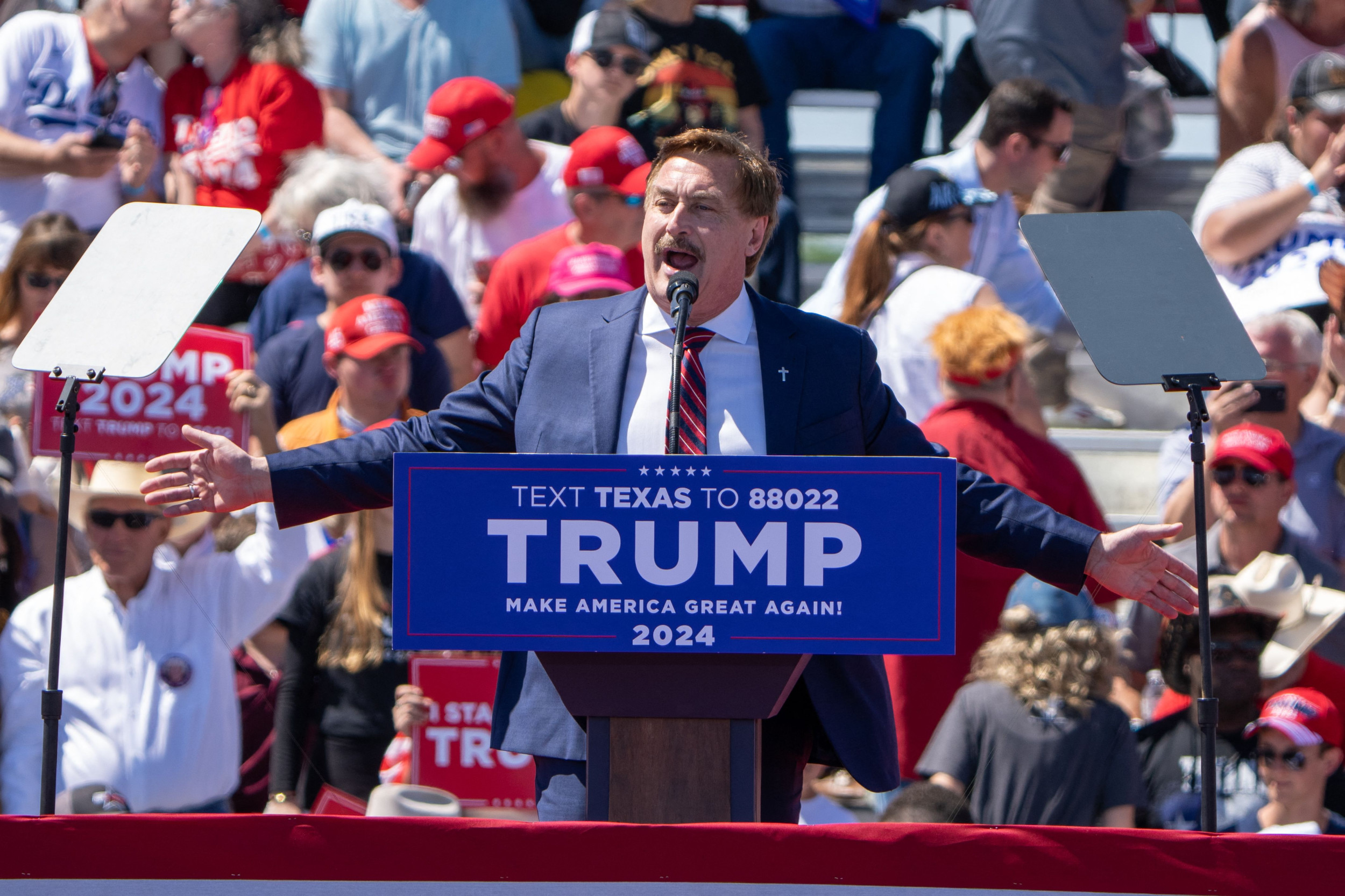 Mike Lindell Thinks Donald Trumps Opponents Are Very Scared - Newsweek