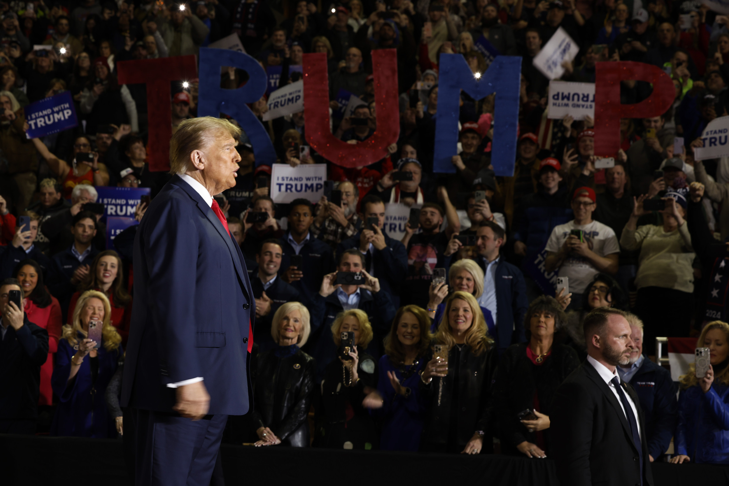 El republicano se burló del tamaño de la multitud de Donald Trump: «Ni siquiera era tan grande»