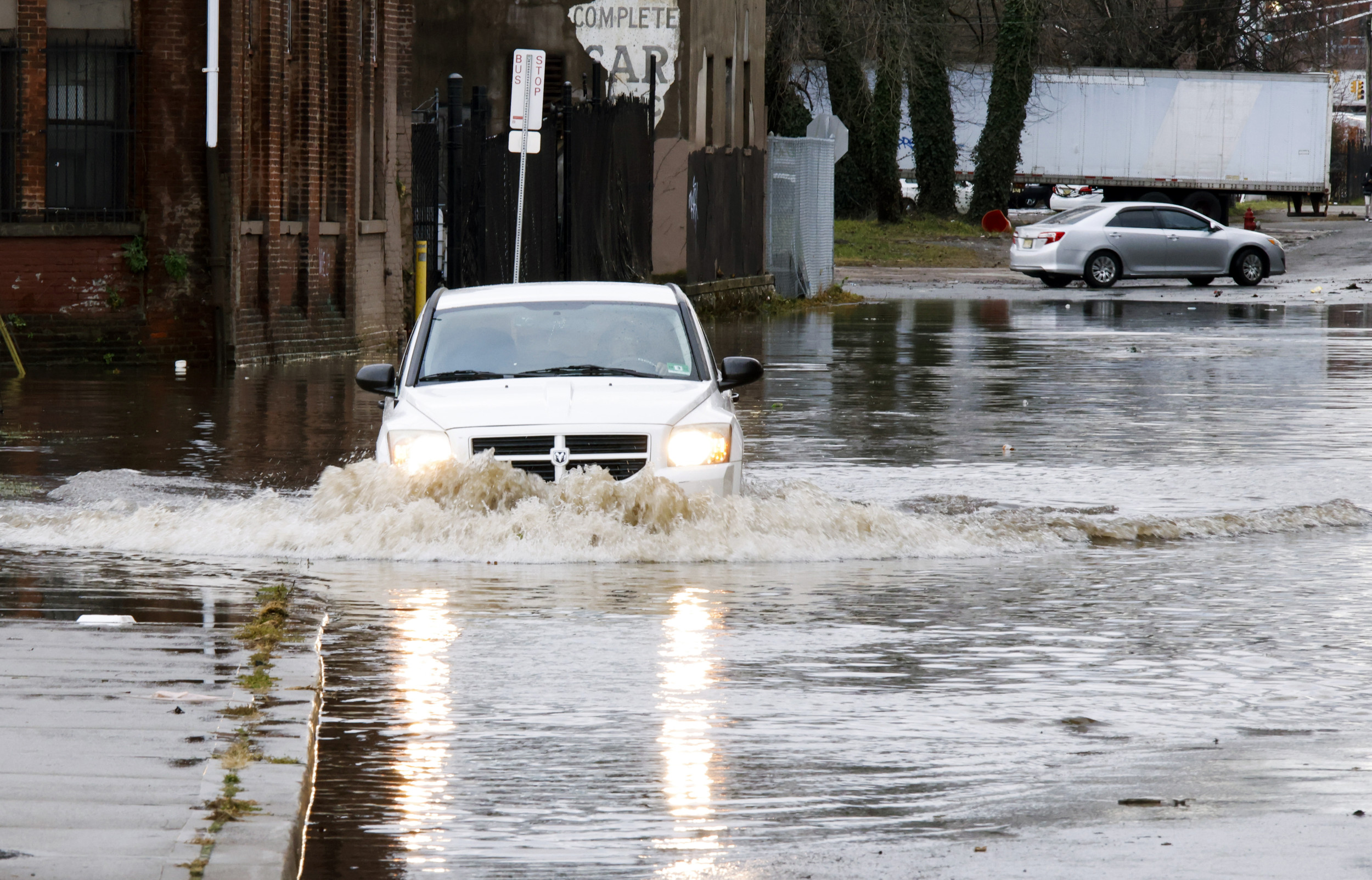 Flood warning in 10 states amid winter weather alerts