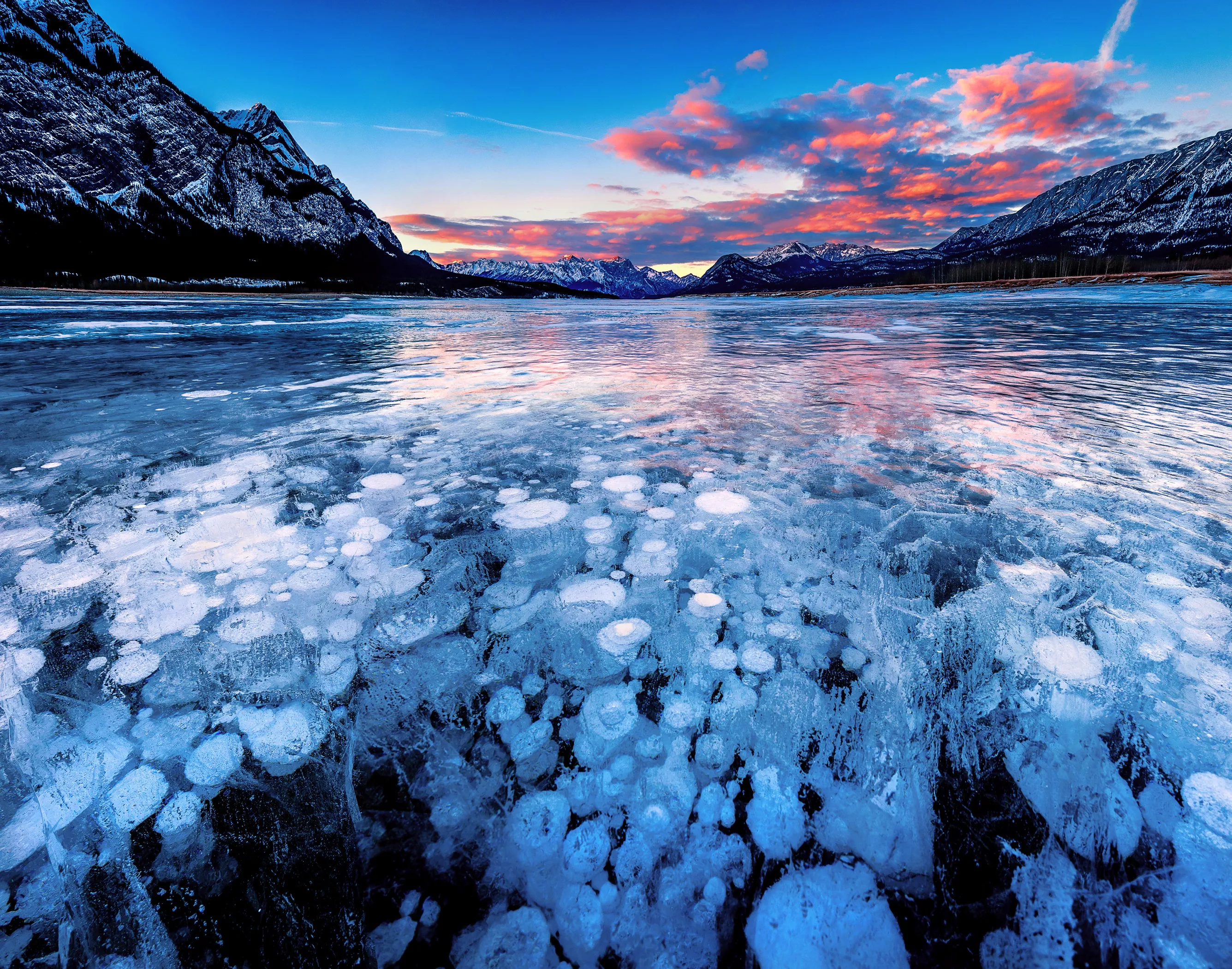 Surreal Lake Skating Video Stuns Internet: 'Never Seen Anything Like This' - Vimarsana News