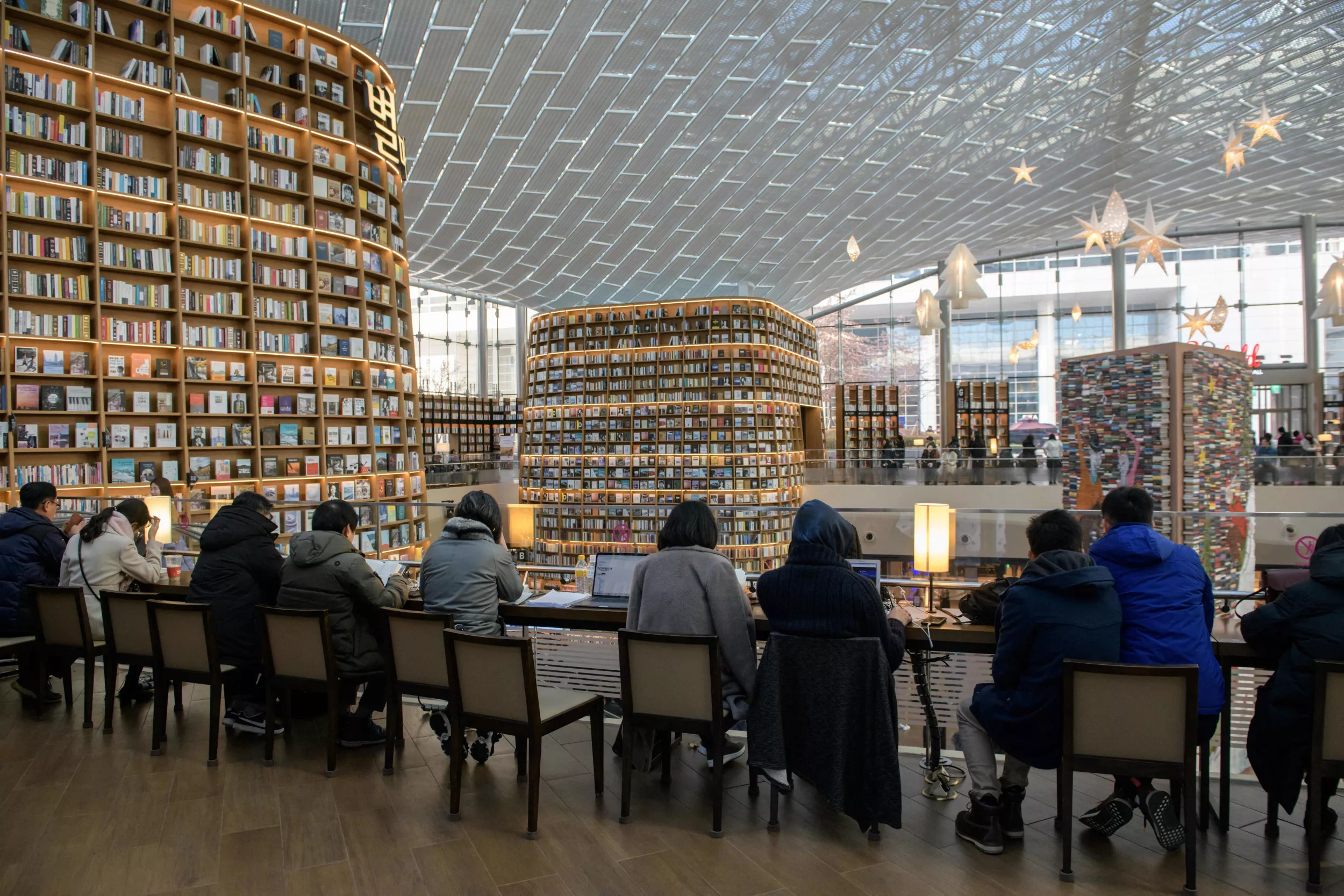 Internet Can't Get Over What Jaw-Dropping New Building Is - Vimarsana News