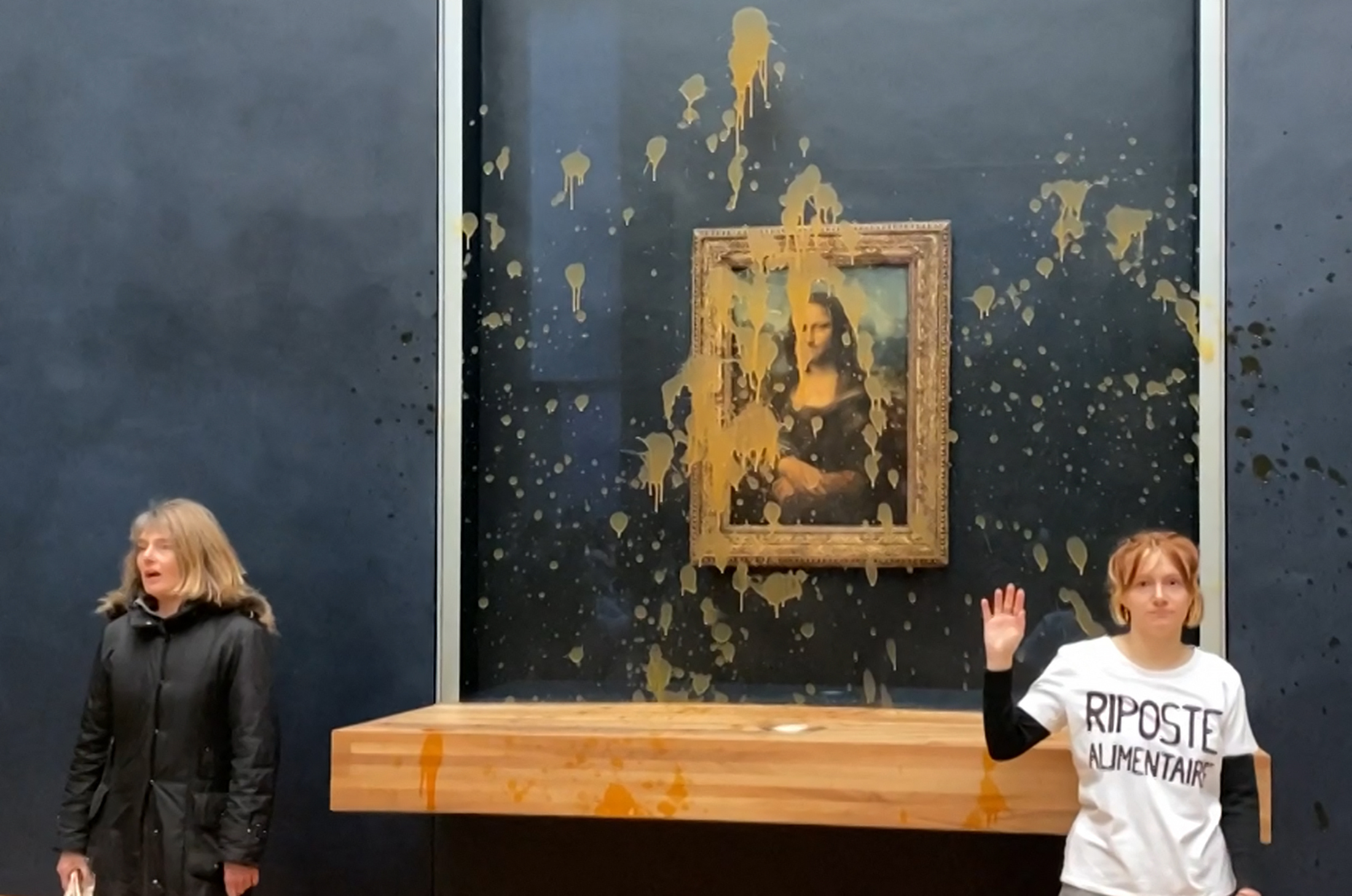 Mona Lisa Attacked By Soup Throwing Protesters Video Shows Newsweek