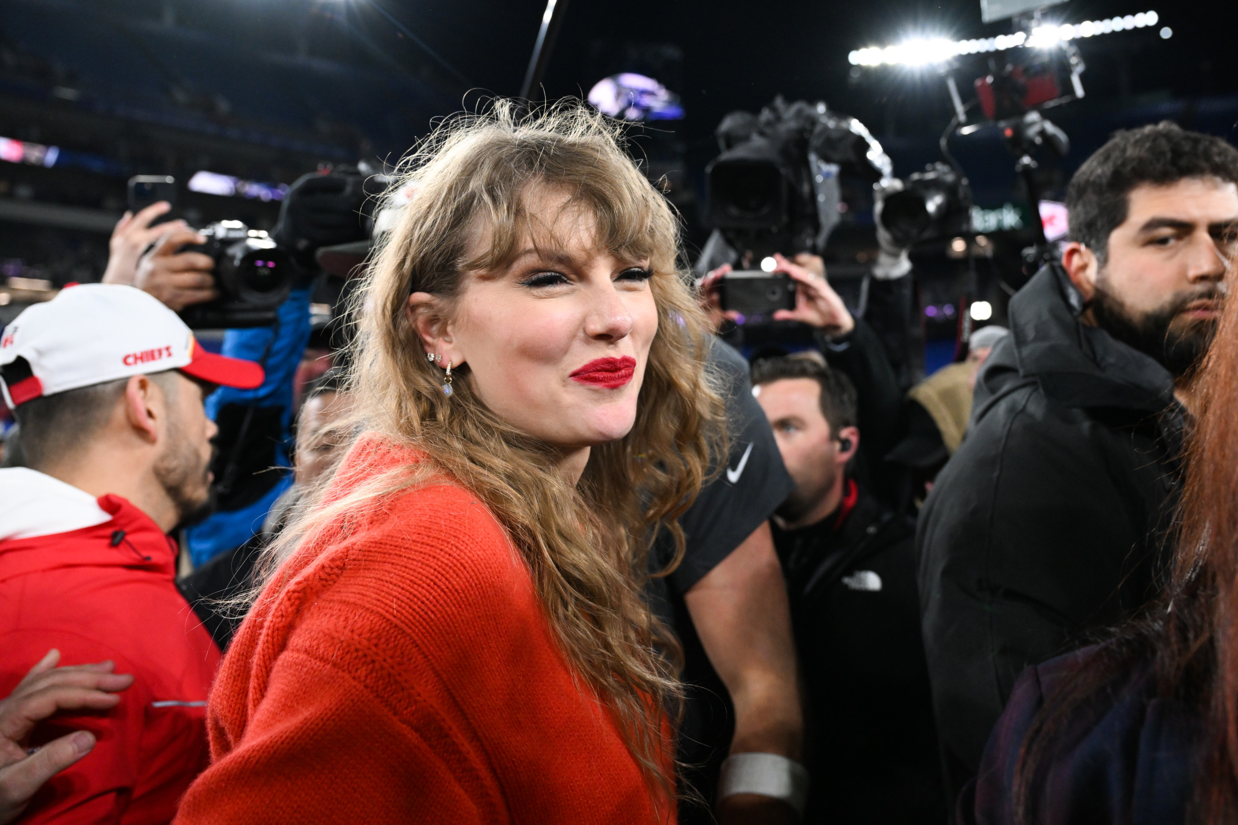Taylor Swift's Message During Game Sparks Debate