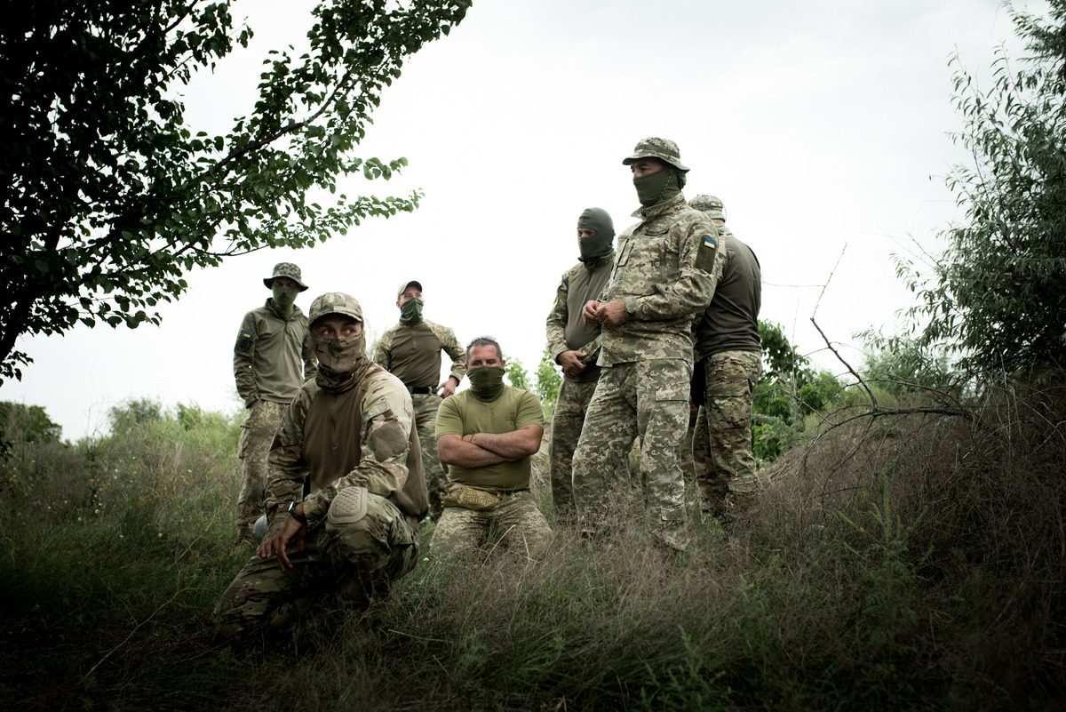 Ukraine Shows Aerial Strikes on Russian Positions in Night-Vision Footage