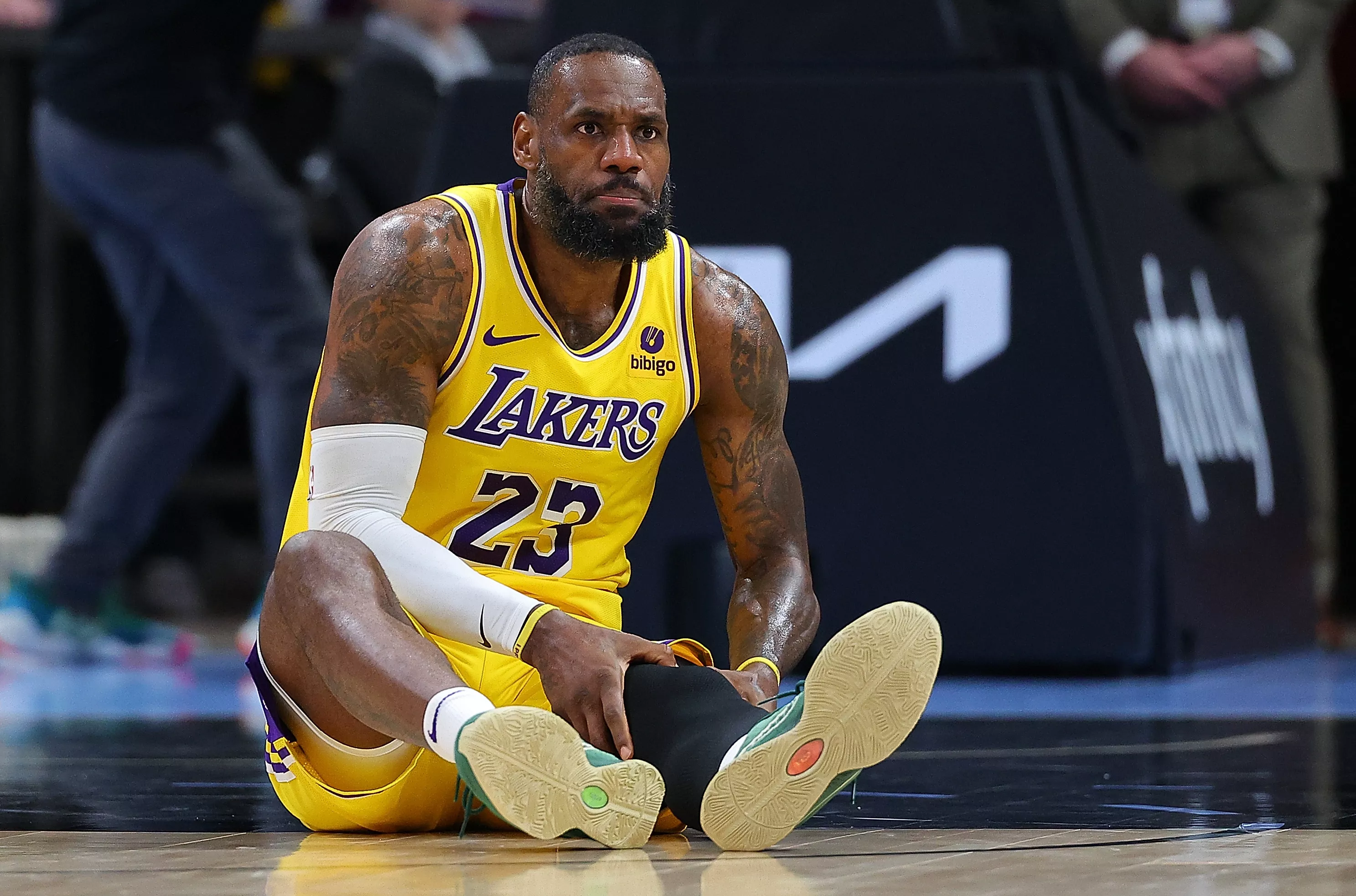 LeBron James Prompts Social Media Speculation With a Single Late-Night Emoji - Vimarsana News