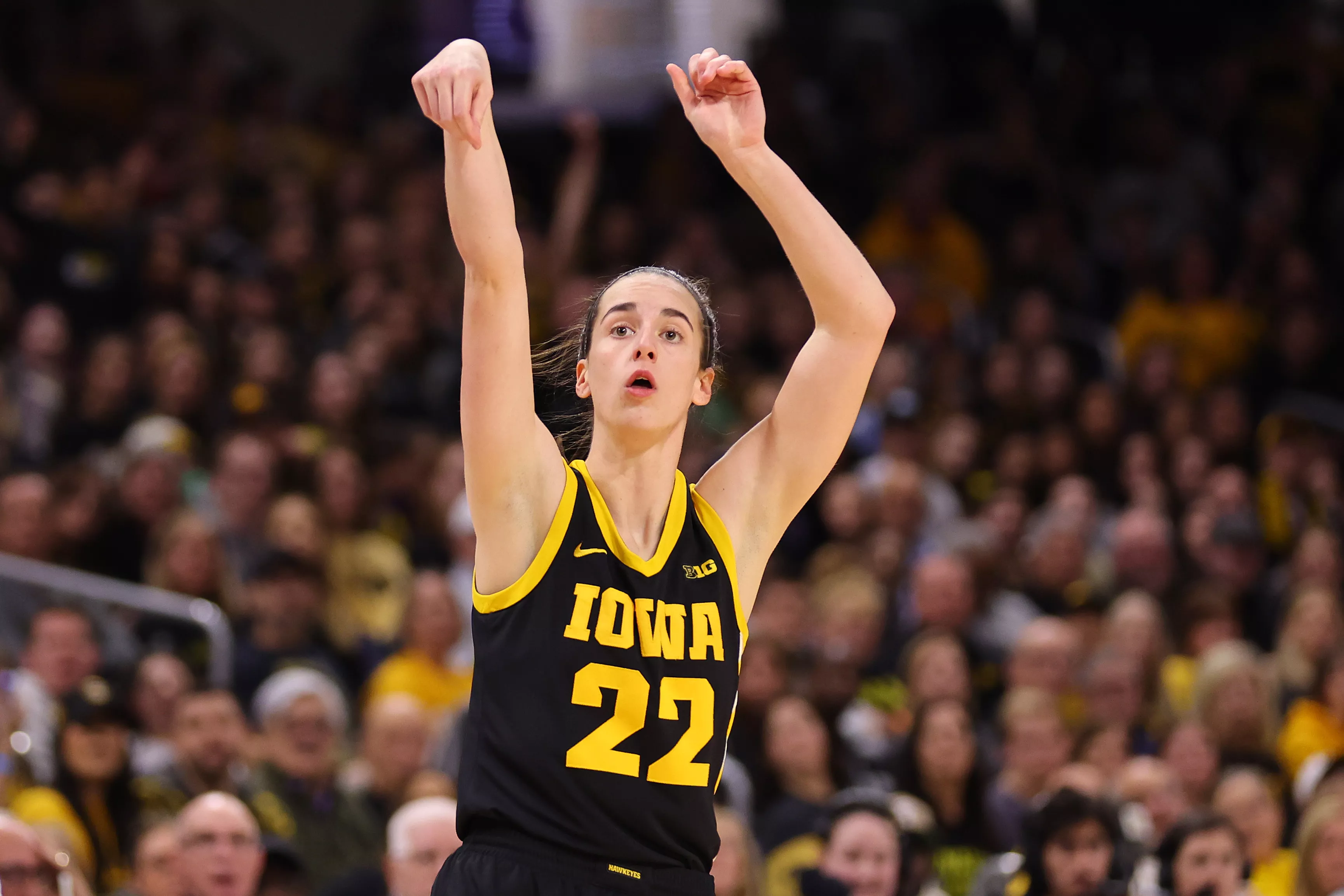 Caitlin Clark's Dominance Earns Praise, With Some Caution, From WNBA Legend - Vimarsana News