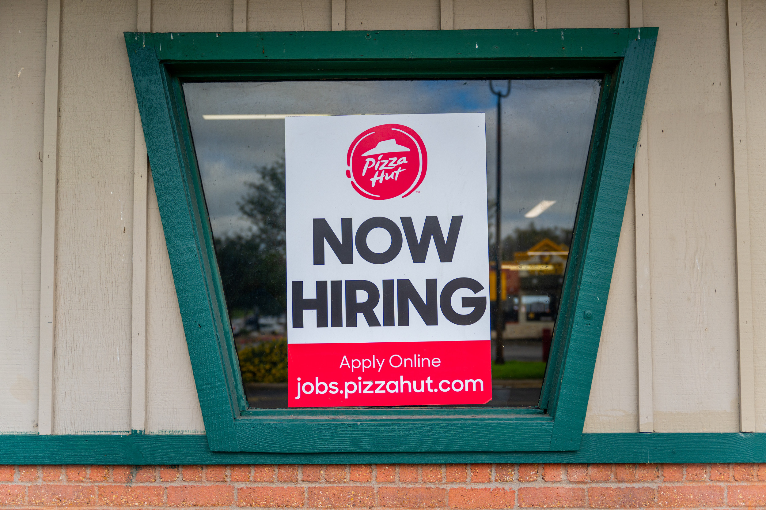Hundreds of Thousands of Workers Hired in January, Smashing Expectations