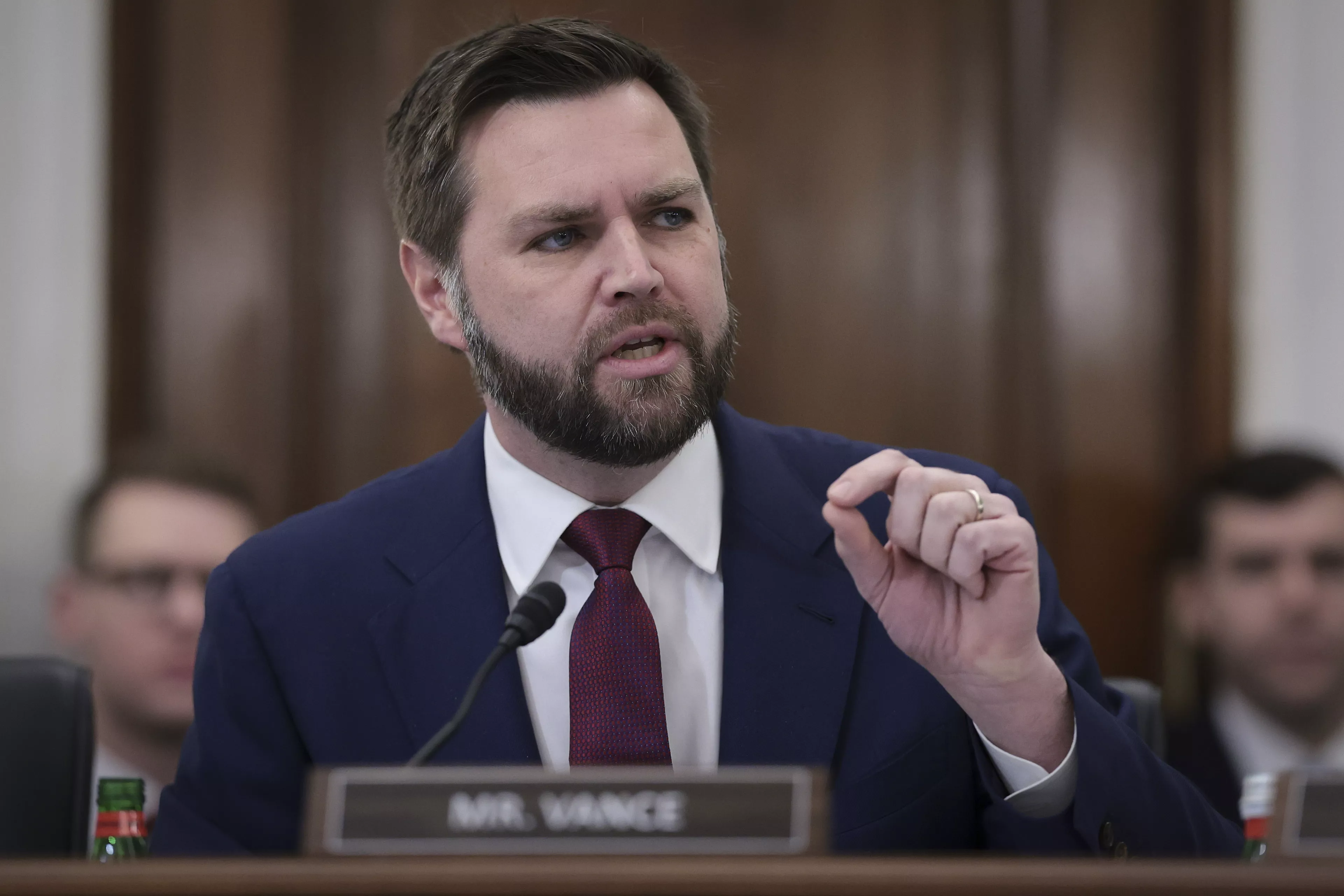 Republican J.D. Vance Confronted on Wanting to Fire 'Every Civil Servant' - Vimarsana News