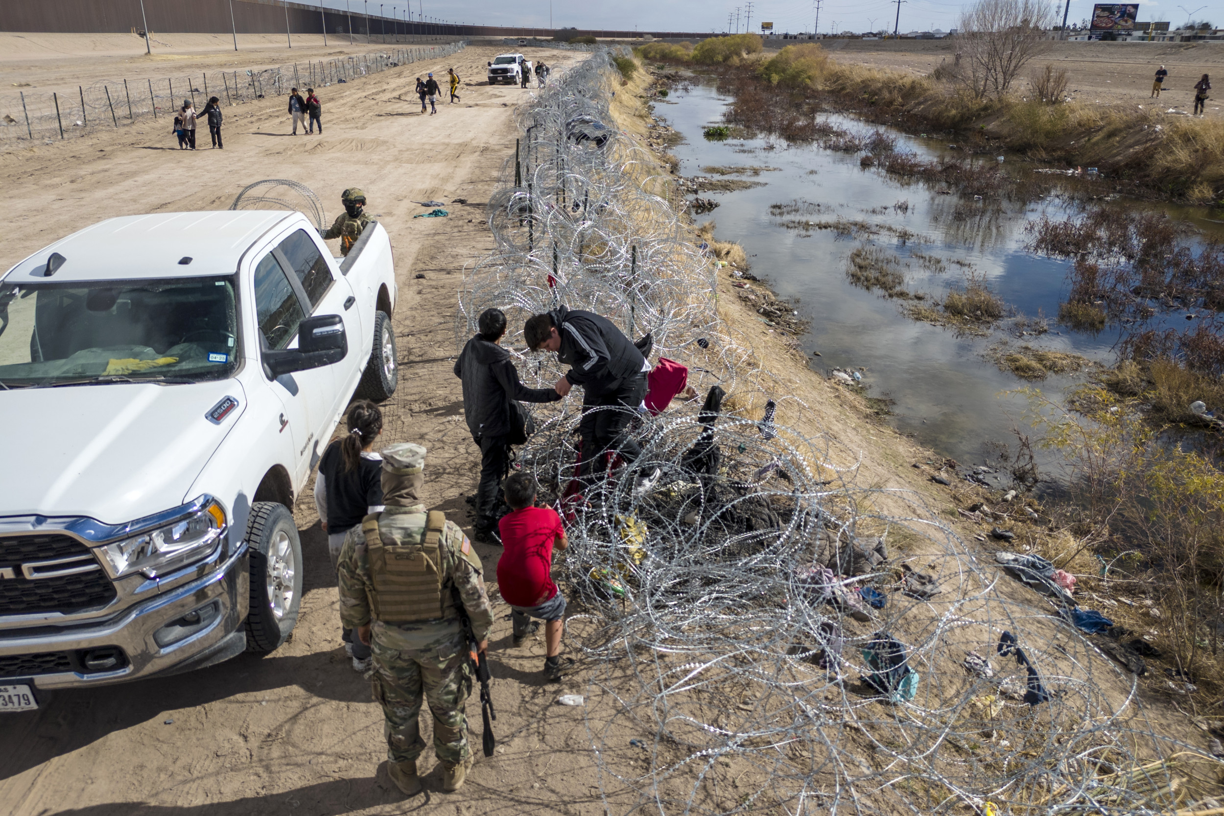 Republican Governor Confronted About Greg Abbott's Border Standoff ...