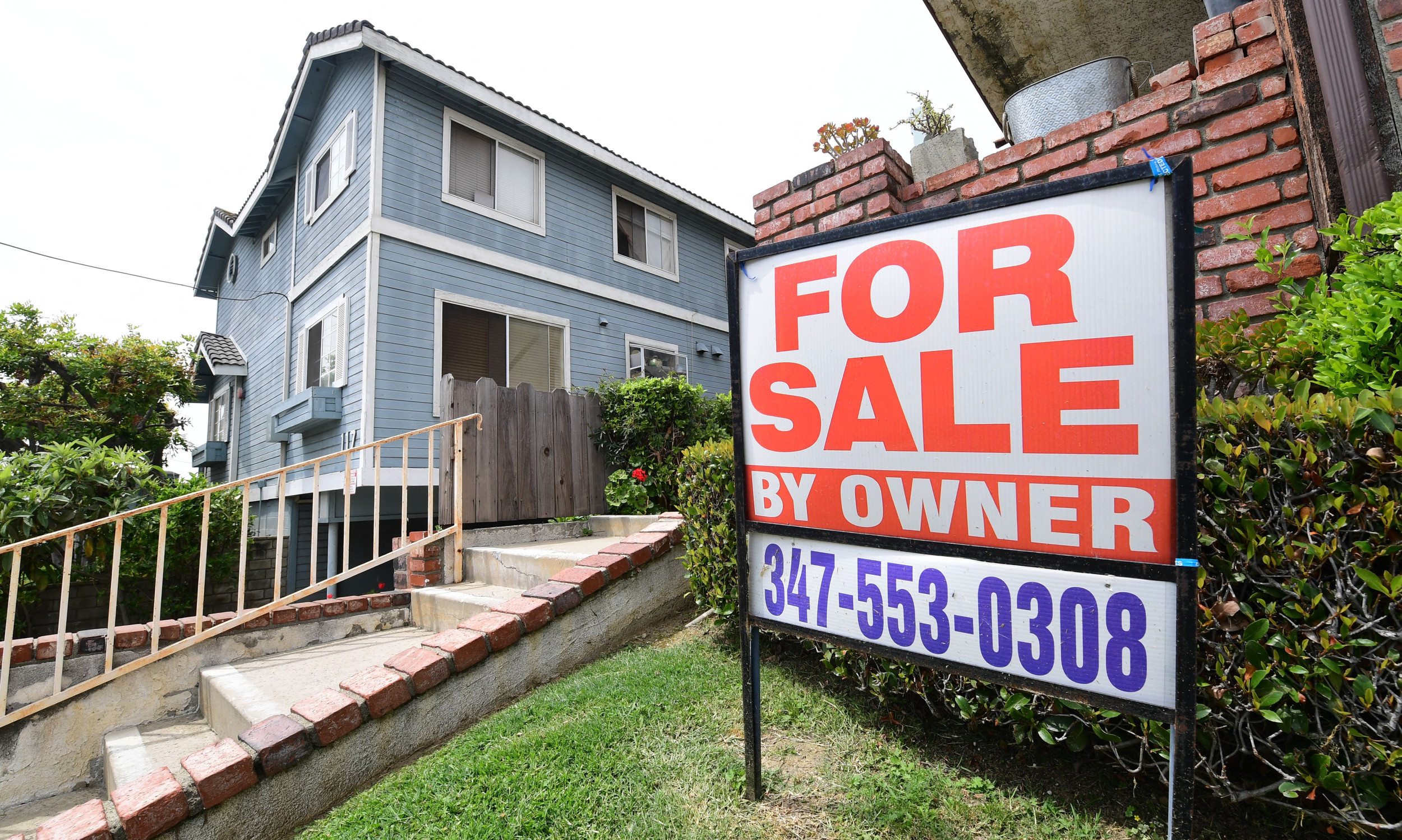 Homeowners Are Refinancing Mortgages as Rates Stabilize