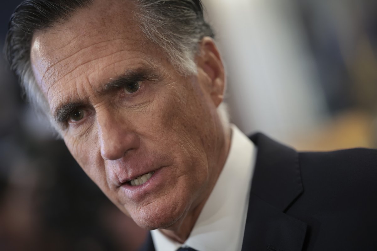 Mitt Romney warns politics "impossible"