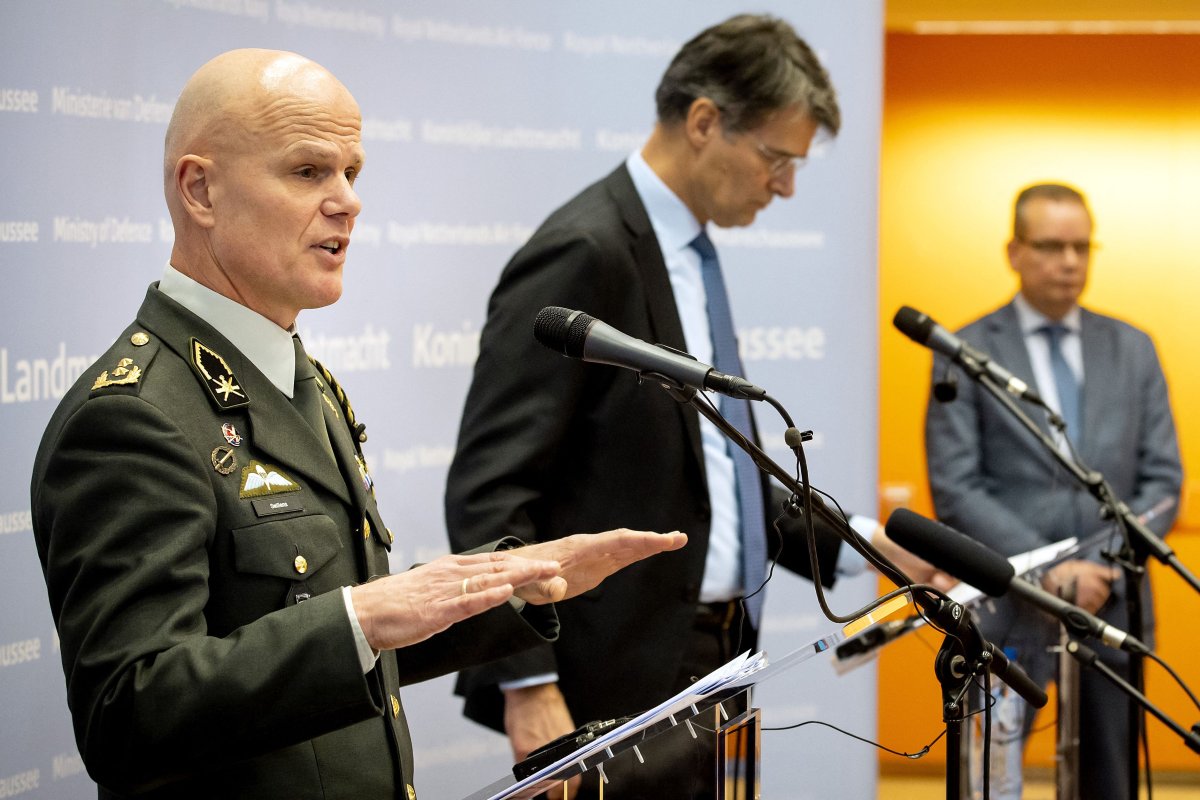 Dutch Military Intelligence Director Briefs Press