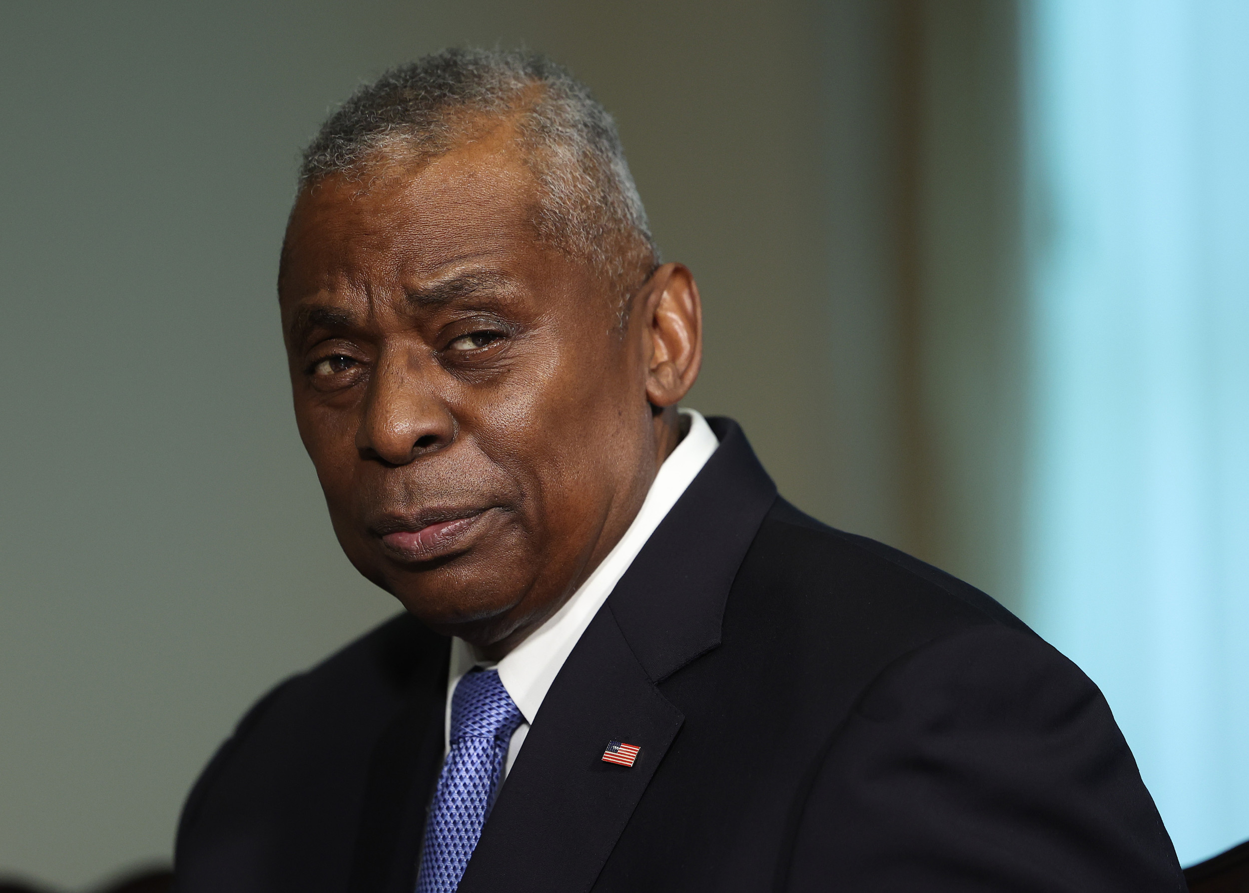 Lloyd Austin hospitalisé pour un «problème émergent de vessie», selon ...