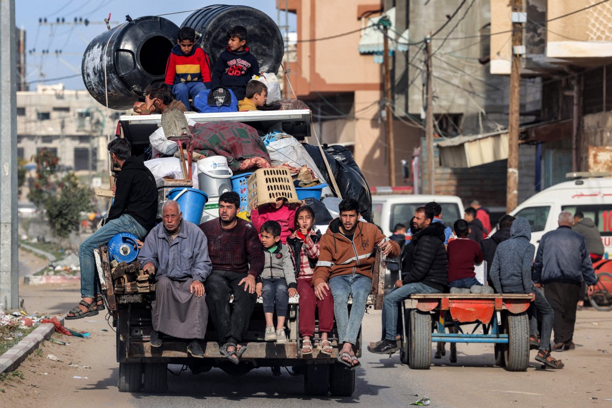 Palestinians, flee, Rafah, amid, Israeli, attacks