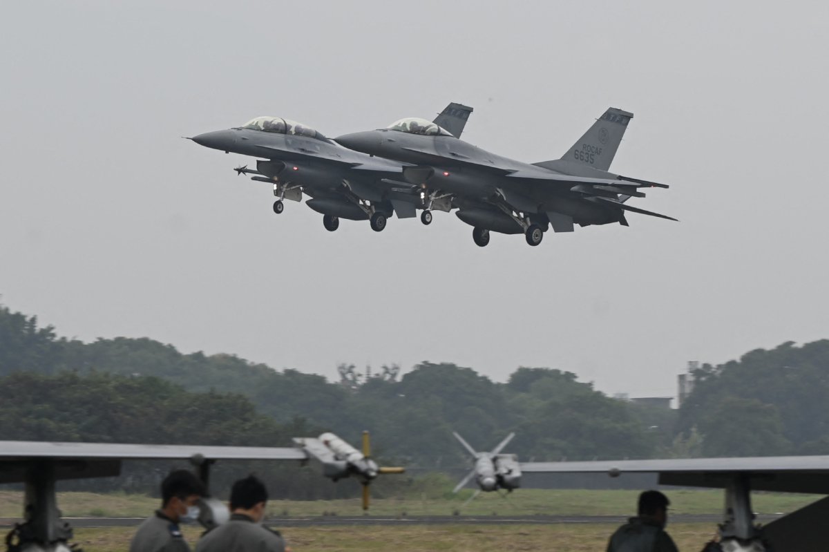 Taiwan F-16Vs Take Off